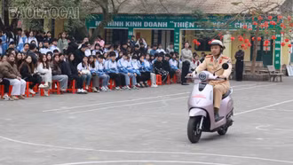 Hơn 1.000 học sinh được hướng dẫn kỹ năng lái xe an toàn