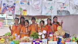 Sôi nổi Ngày hội Sáng tạo – Khoa học tại Trường Tiểu học Lê Văn Tám