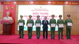 Công an phường Cam Đường nhận danh hiệu “Đơn vị quyết thắng” năm 2025