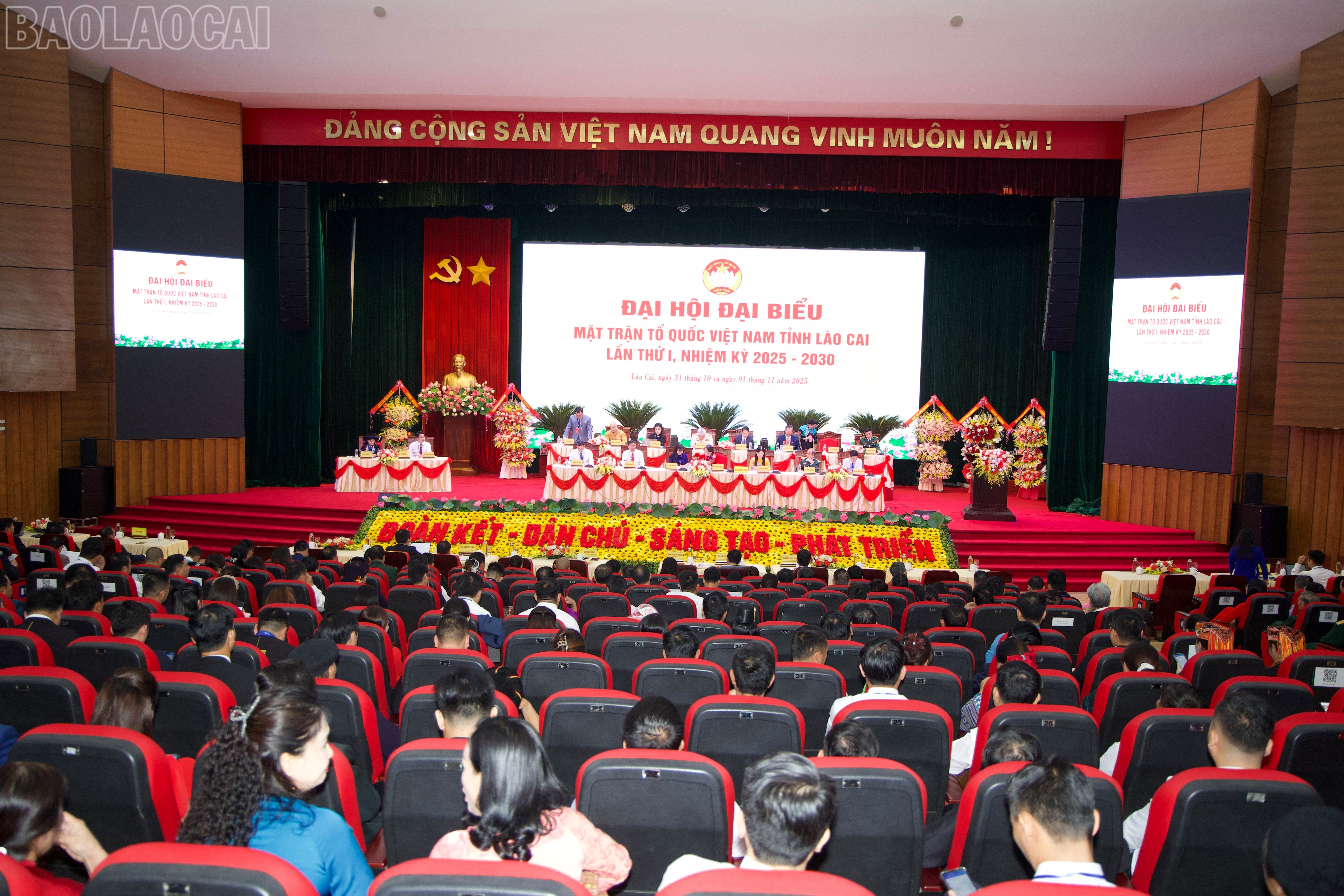 Quang cảnh đại hội. baolaocai-tl_z7175107389813-83aa9777f7834e0a525ad99bca6fc8f2.jpg