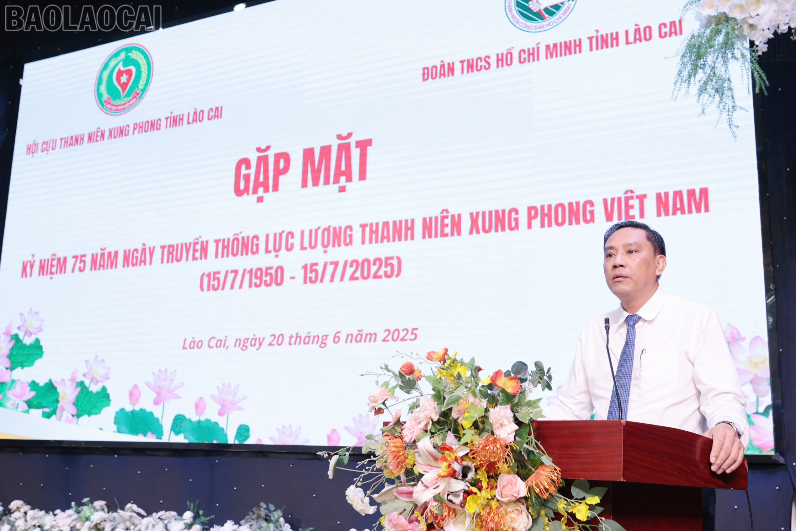 Phó Bí thư Tỉnh ủy Hoàng Giang phát biểu tại buổi gặp mặt. baolaocai-tl_z6723676811801-381d0da4d794ca03dc820db54bc183cb.jpg