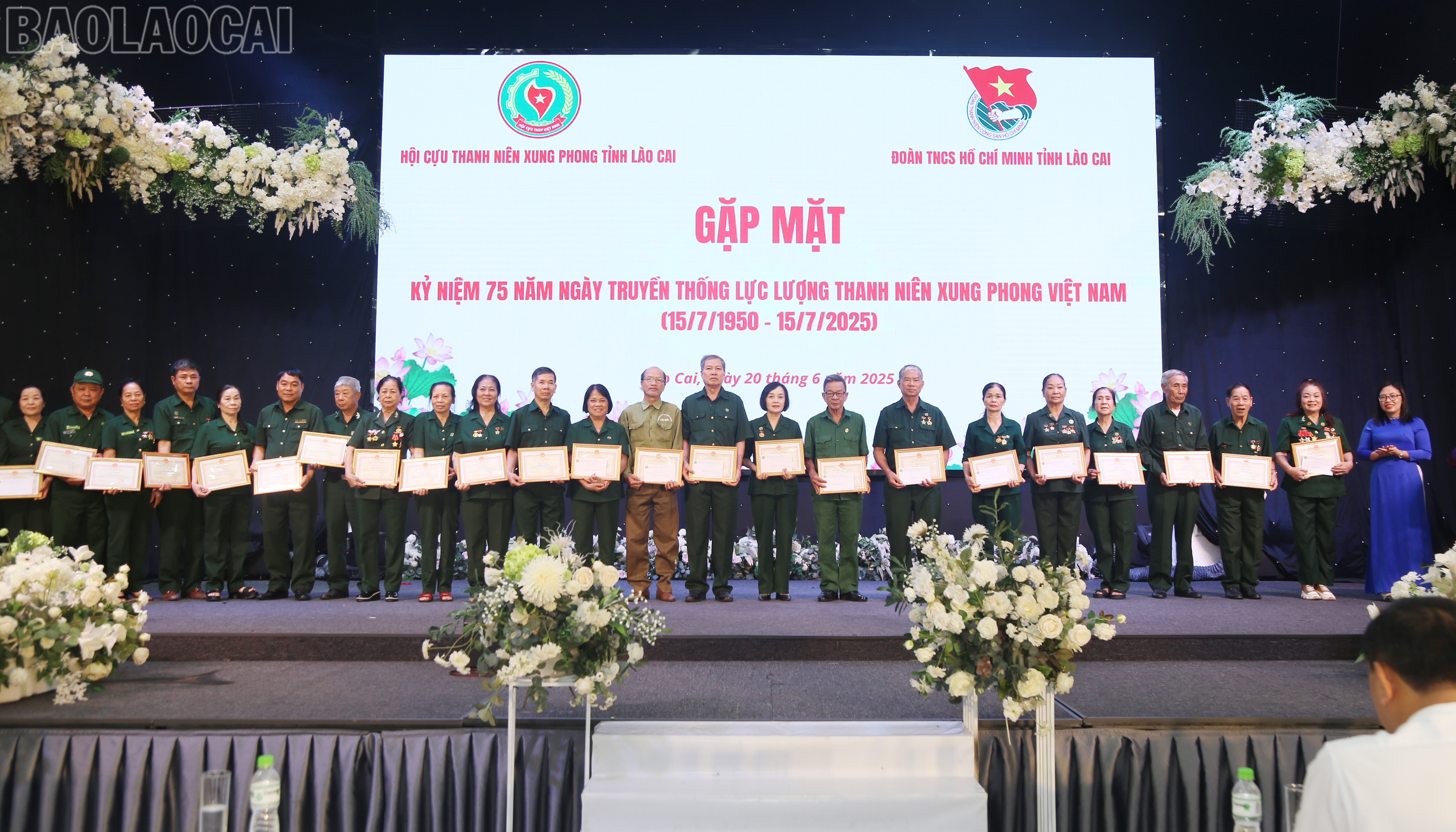 Khen thưởng các hội viên có thành tích tiêu biểu trong các phong trào thi đua. baolaocai-tl_img-7431.jpg