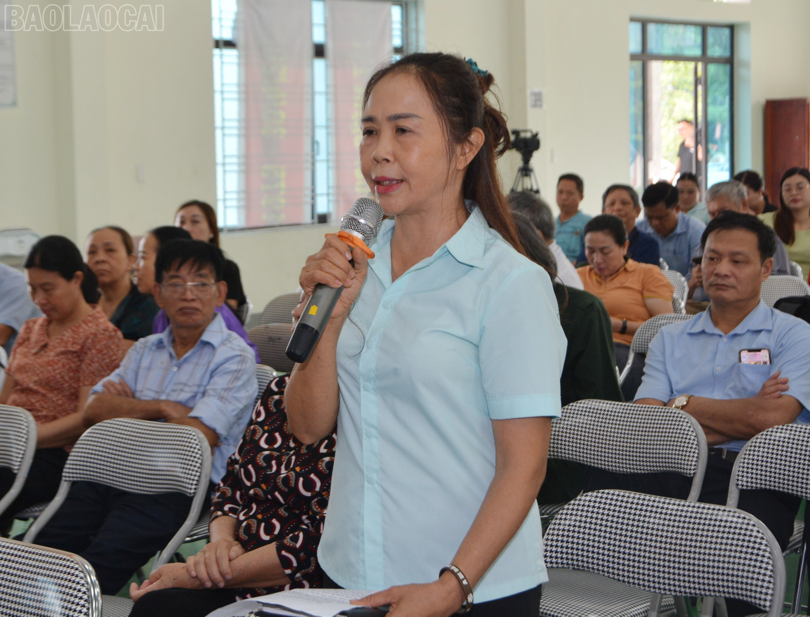 Cử tri phát biểu ý kiến. baolaocai-tl_dsc-6933.jpg