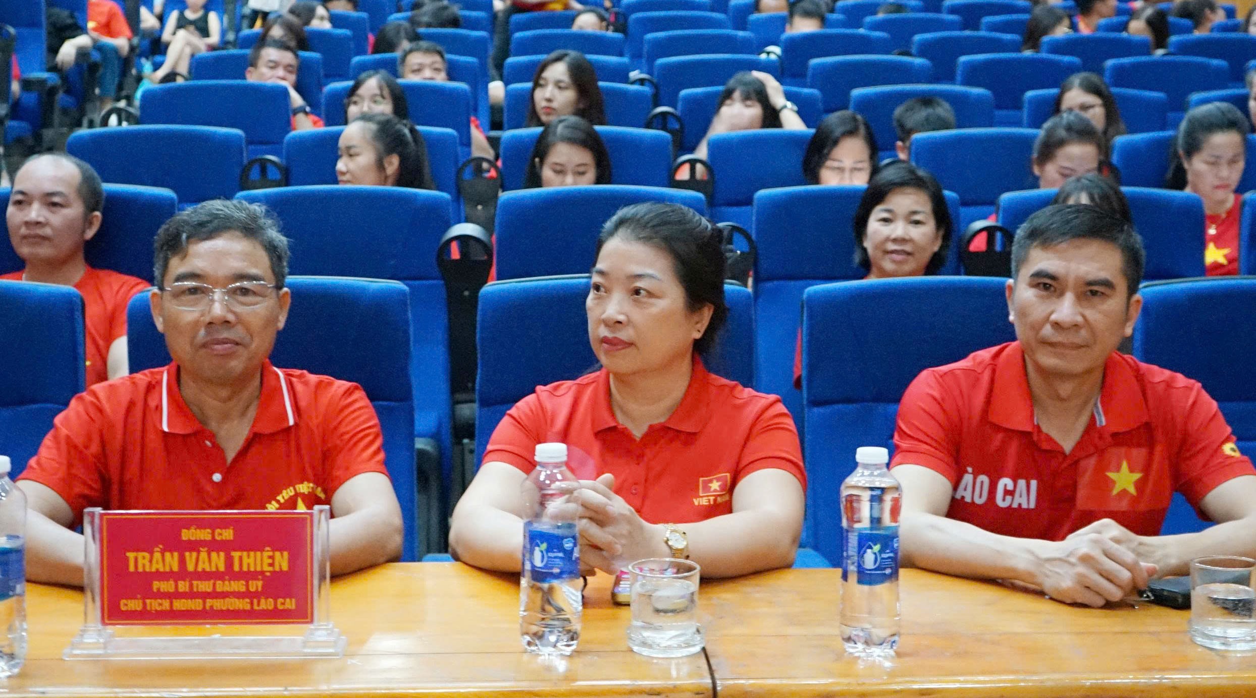 Cán bộ, đảng viên phường Lào Cai dự buổi sinh hoạt chính trị, tư tưởng. z6948533094590-705fb8ae492ef2d8e653669149949109.jpg