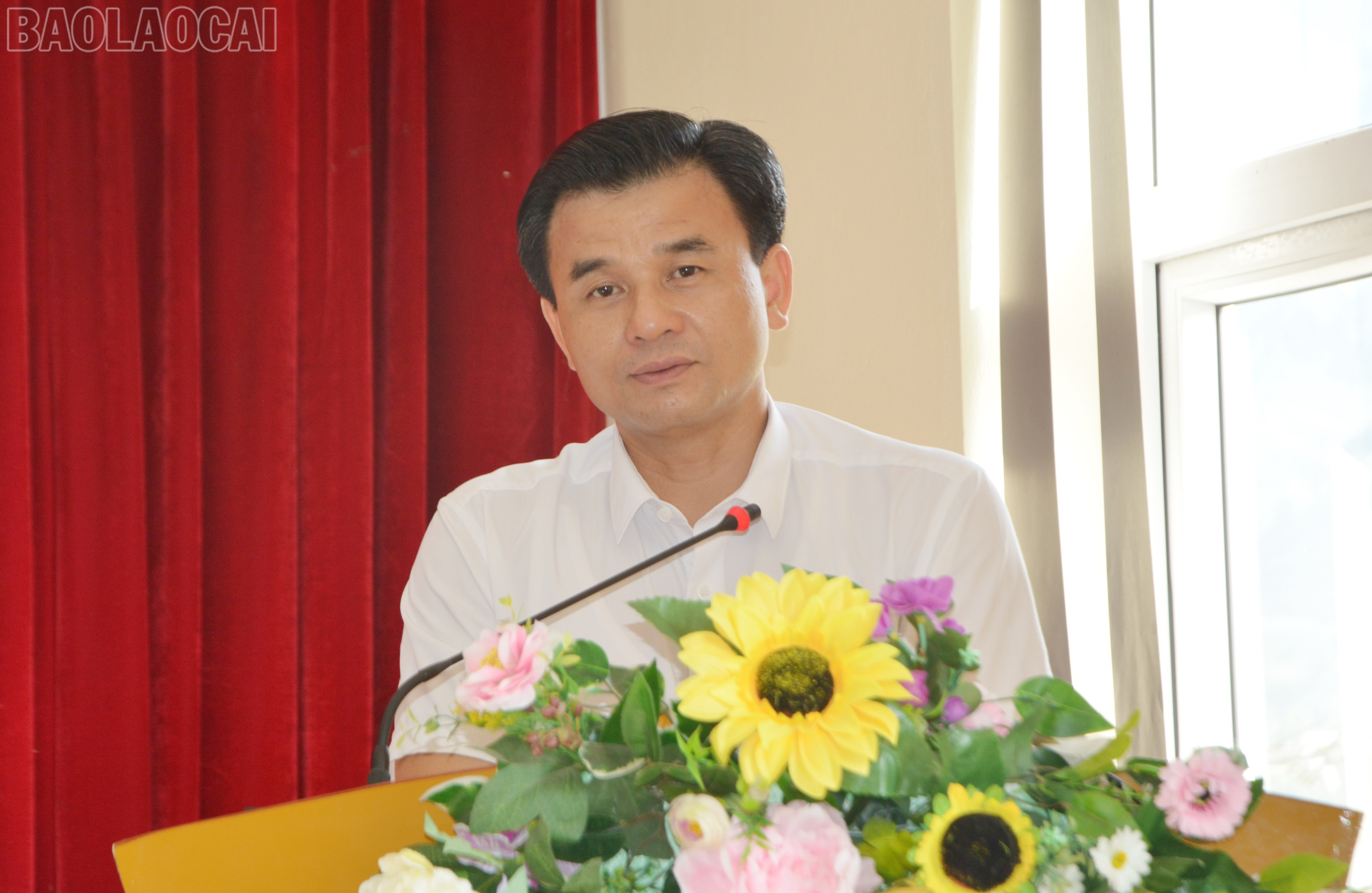 Đồng chí Đoàn Ngọc Tuyến - Bí thư Đảng ủy, Chủ tịch HĐND xã Hợp Thành phát biểu ý kiến kết luận hội nghị. baolaocai-tl_dsc-8944.jpg