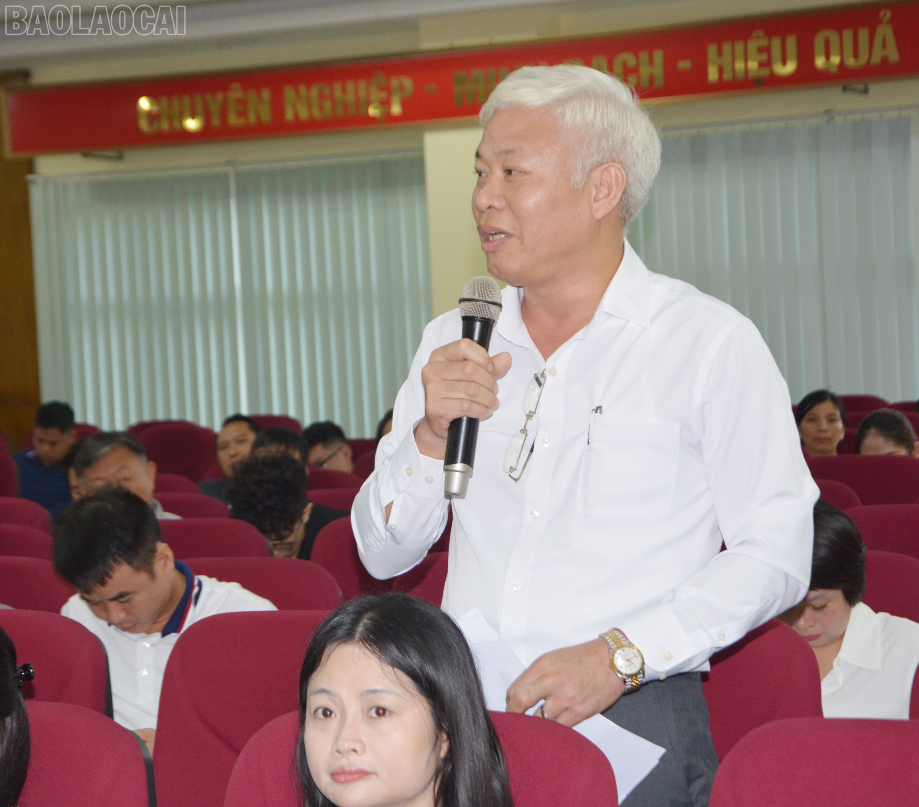 Đại diện các doanh nghiệp phát biểu ý kiến. baolaocai-tl_dsc-9020.jpg