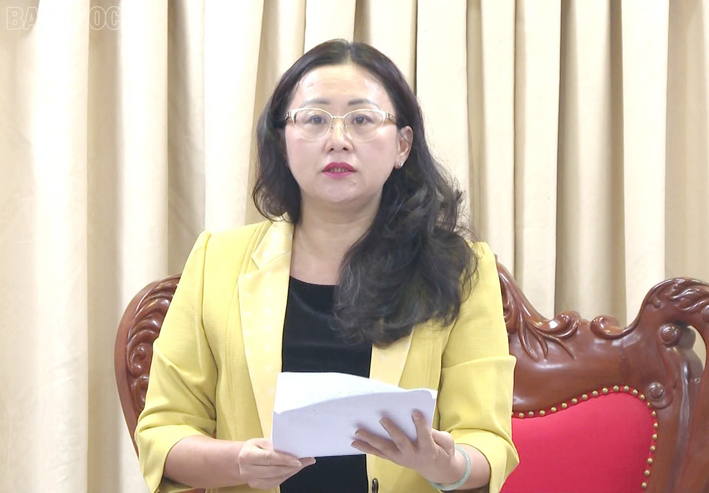 Đồng chí Giàng Thị Dung, Phó Chủ tịch UBND tỉnh phát biểu tham luận tại hội nghị. baolaocai-tl_z6211320860261-cbd4723eea7518df938a361481409392.jpg