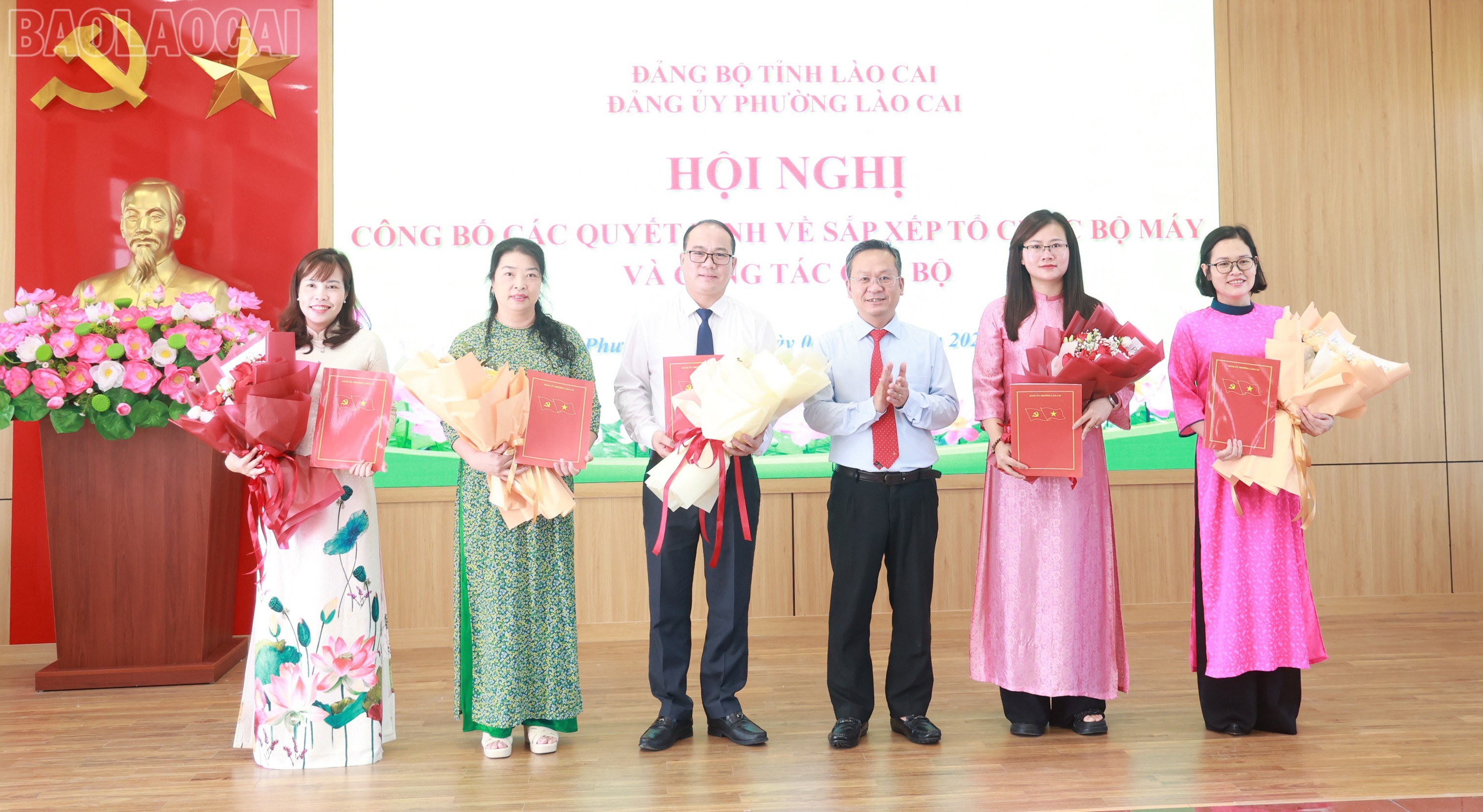 Trao các quyết định về sắp xếp bộ máy, công tác cán bộ. baolaocai-tl_0b0a0930.jpg