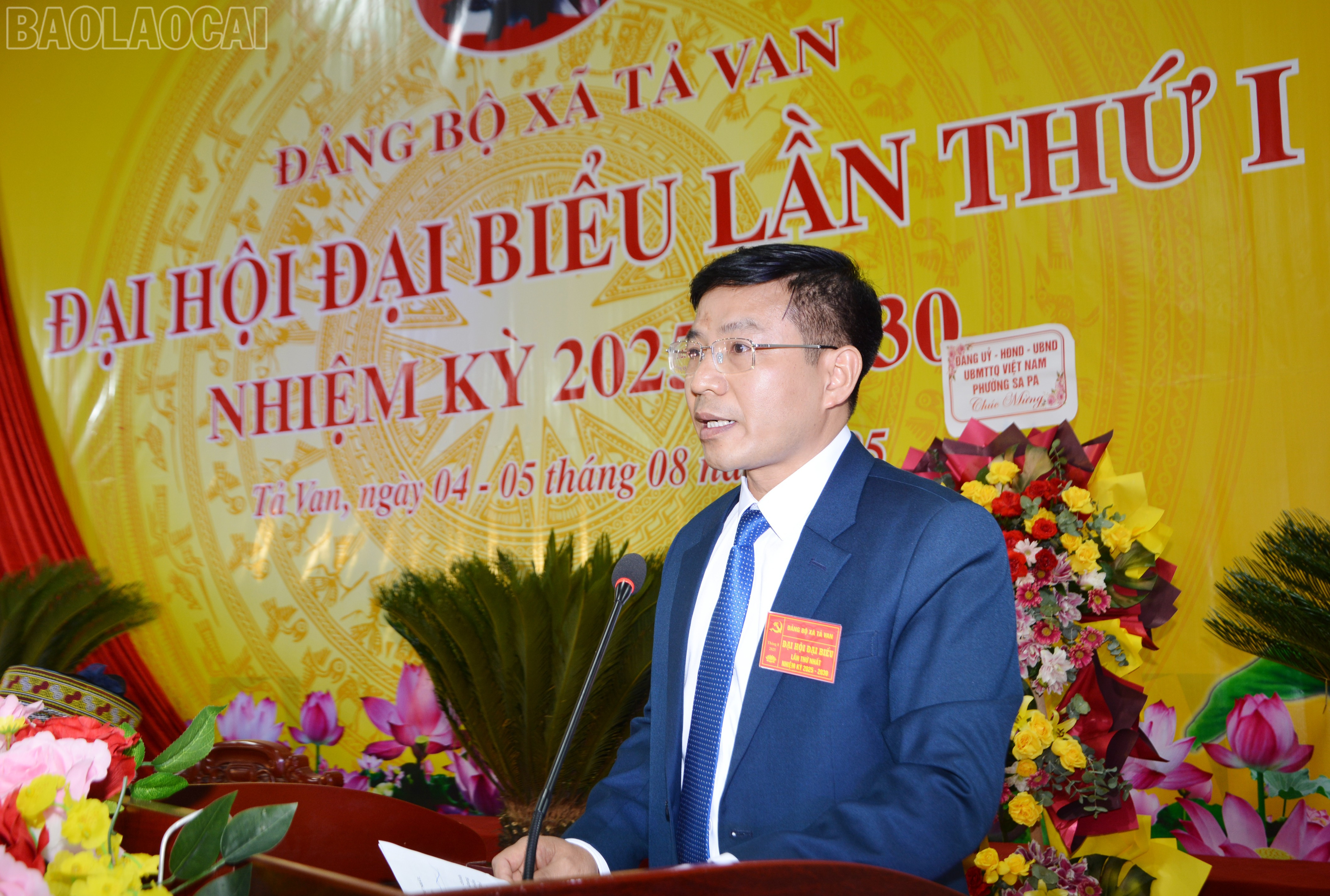 Đồng chí Đỗ Văn Tân, Bí thư Đảng ủy xã Tả Van phát biểu khai mạc đại hội. baolaocai-tl_dsc-7969.jpg
