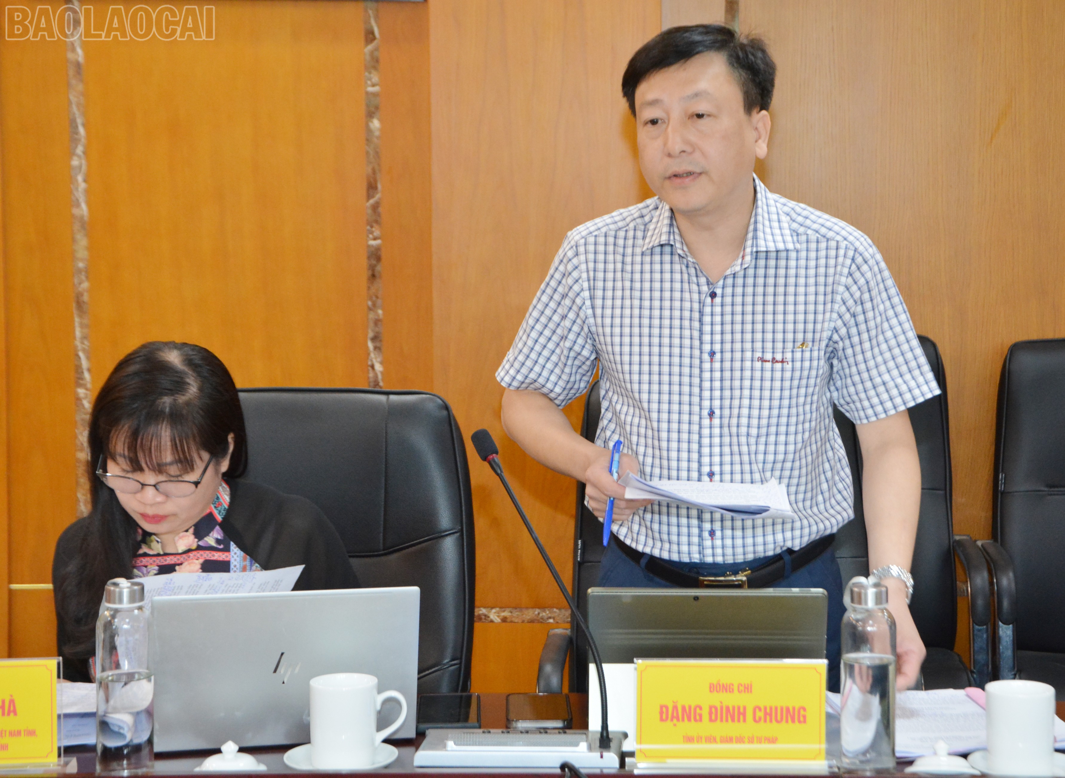 Đại biểu phát biểu ý kiến tại cuộc họp. baolaocai-tl_dsc-7737.jpg