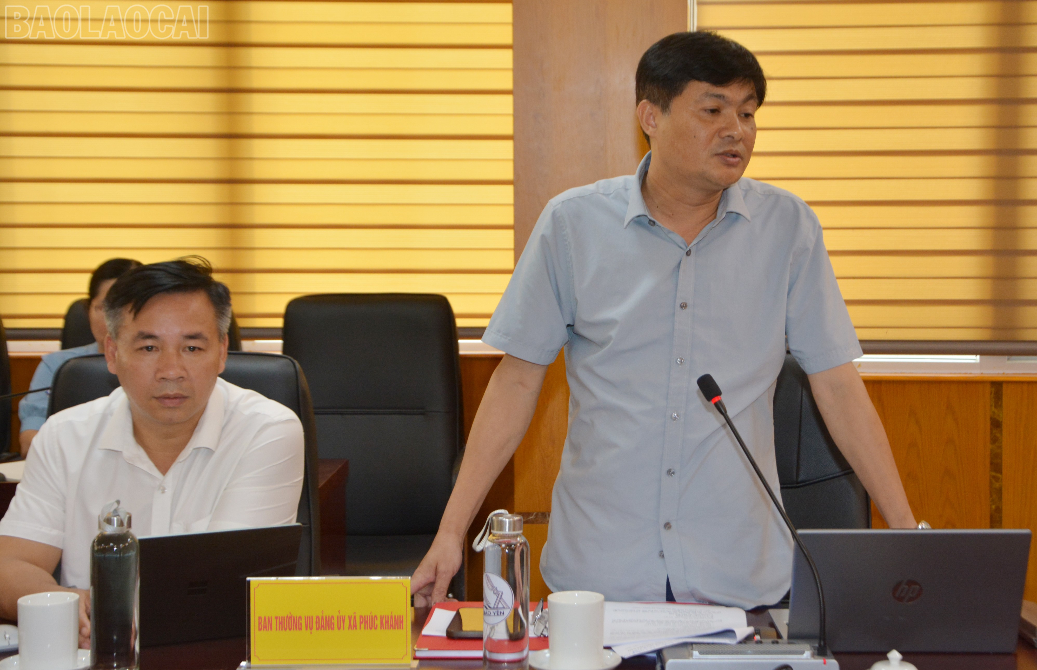 Thường trực Đảng ủy xã Phúc Khánh báo cáo tại cuộc họp. baolaocai-tl_dsc-7864.jpg