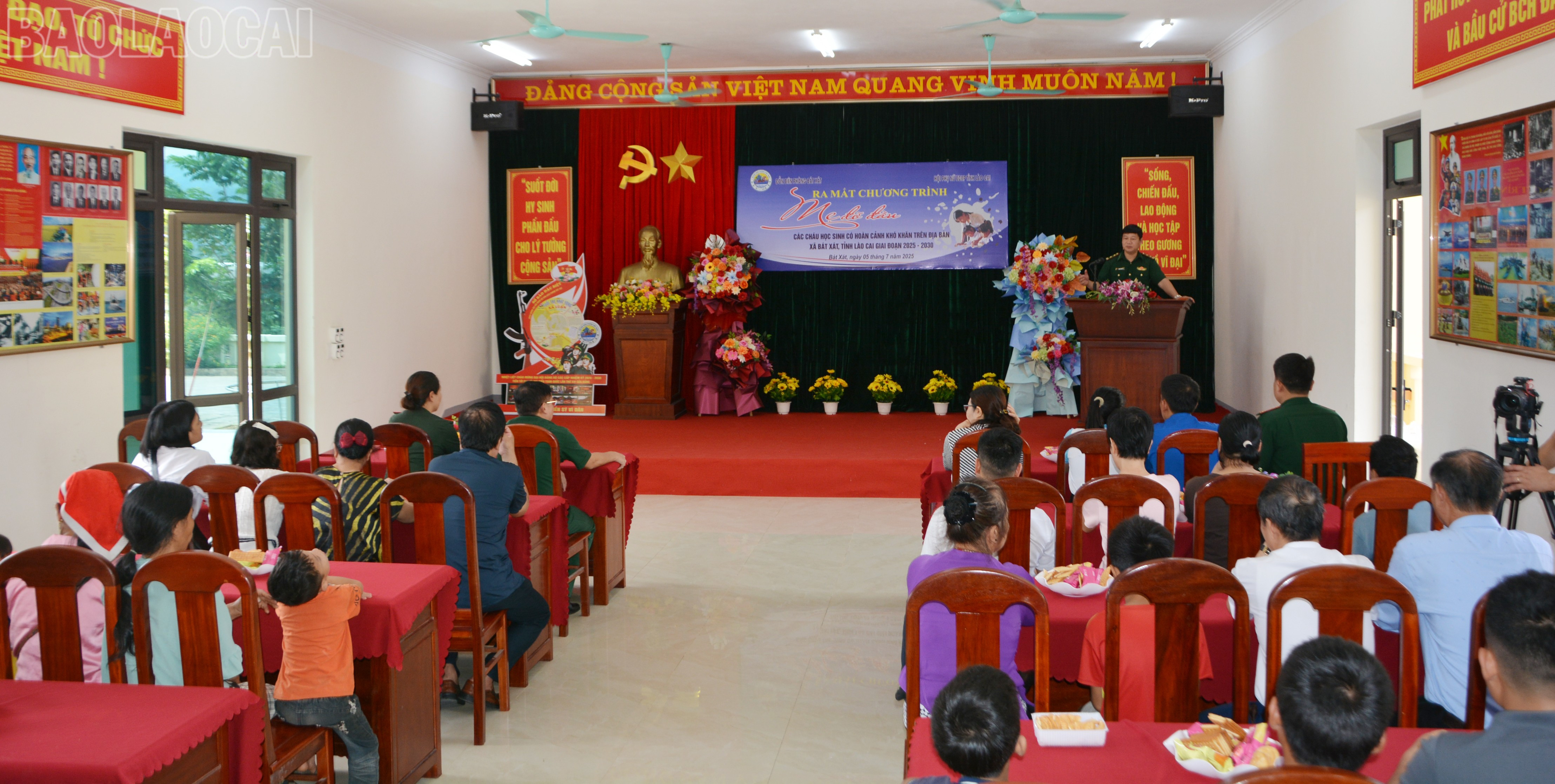 Quang cảnh chương trình. baolaocai-tl_dsc-7412.jpg