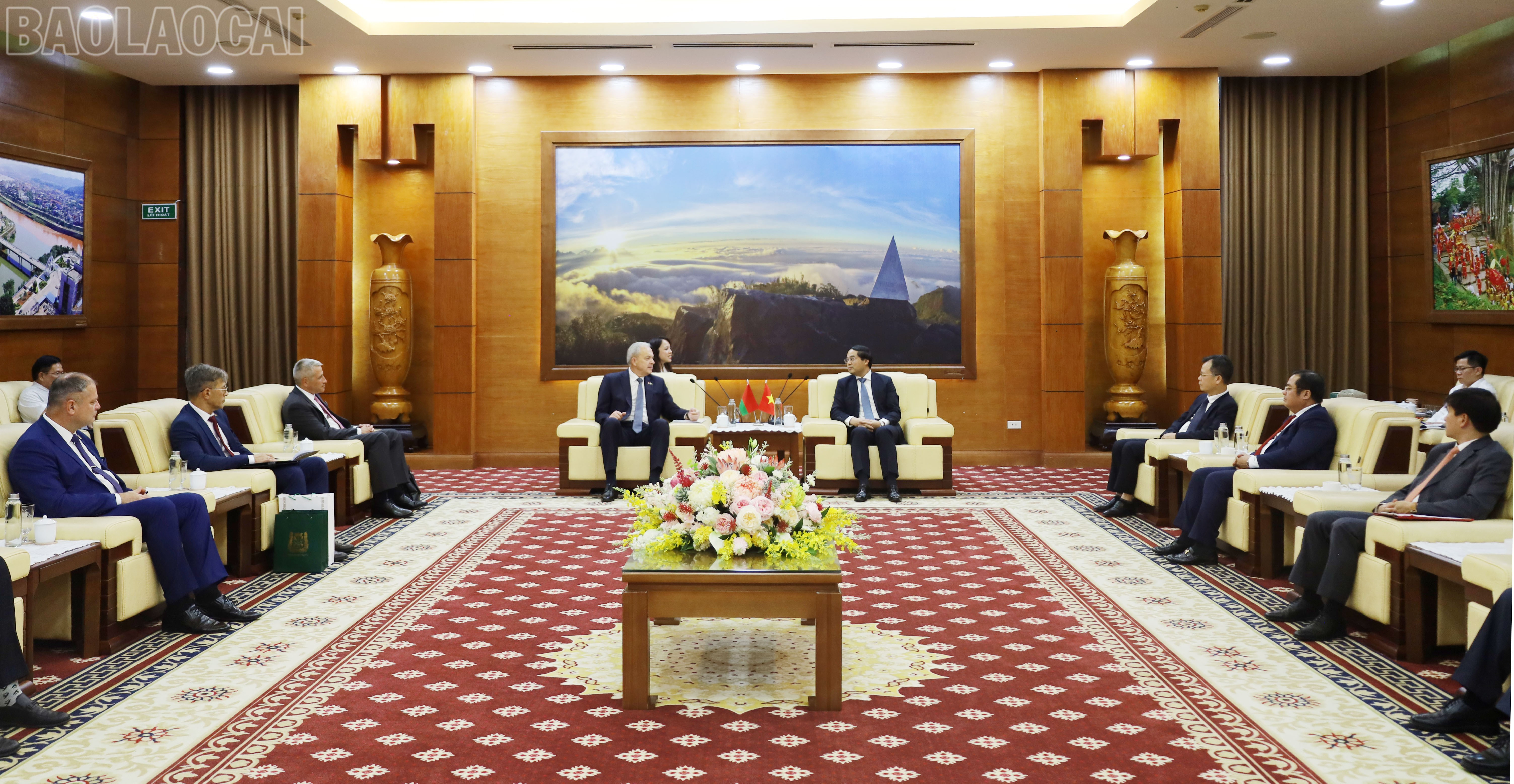 Quang cảnh buổi tiếp. baolaocai-tl_img-6407.jpg