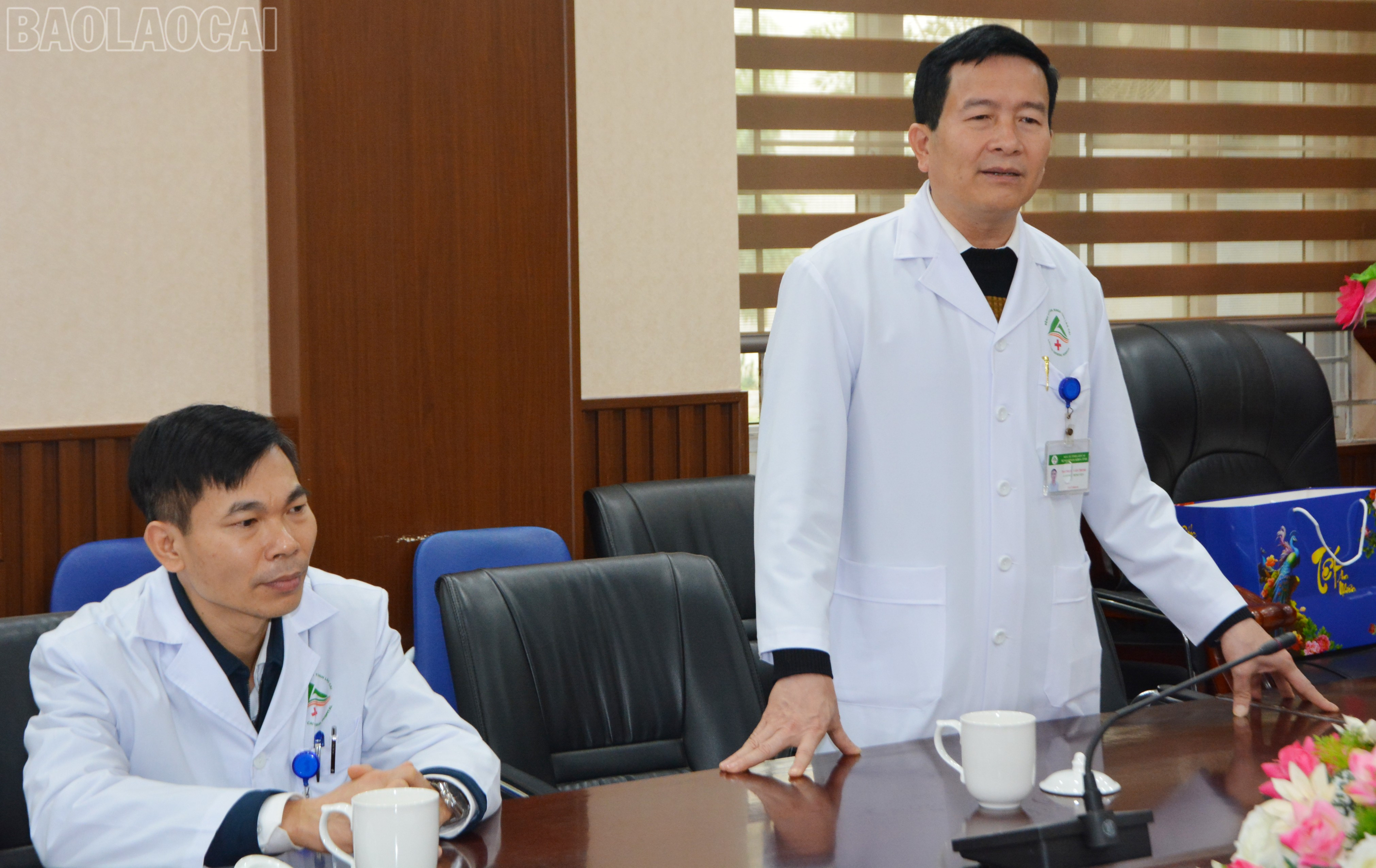 Lãnh đạo các đơn vị báo cáo tình hình thực hiện nhiệm vụ với đoàn công tác. baolaocai-tl_dsc-4496.jpg