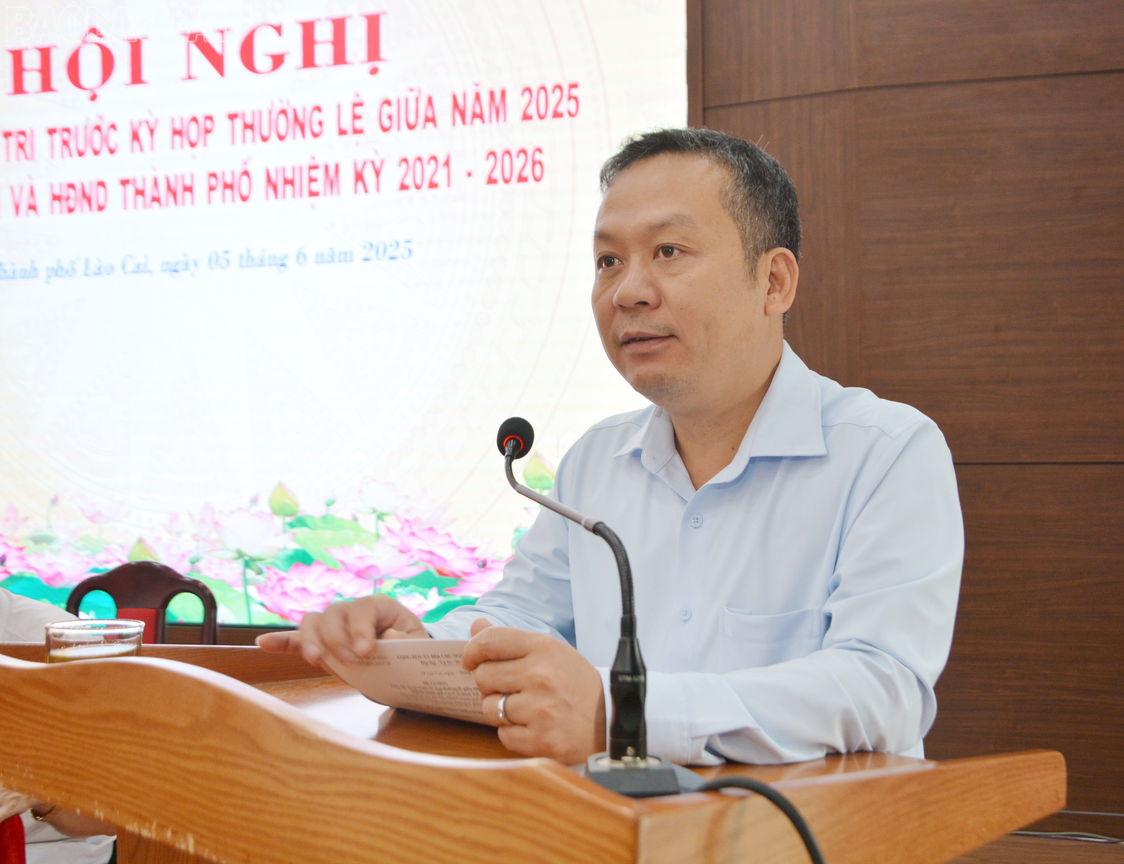 Lãnh đạo UBND thành phố phát biểu tiếp thu, trả lời ý kiến cử tri. baolaocai-tl_dsc-6881.jpg