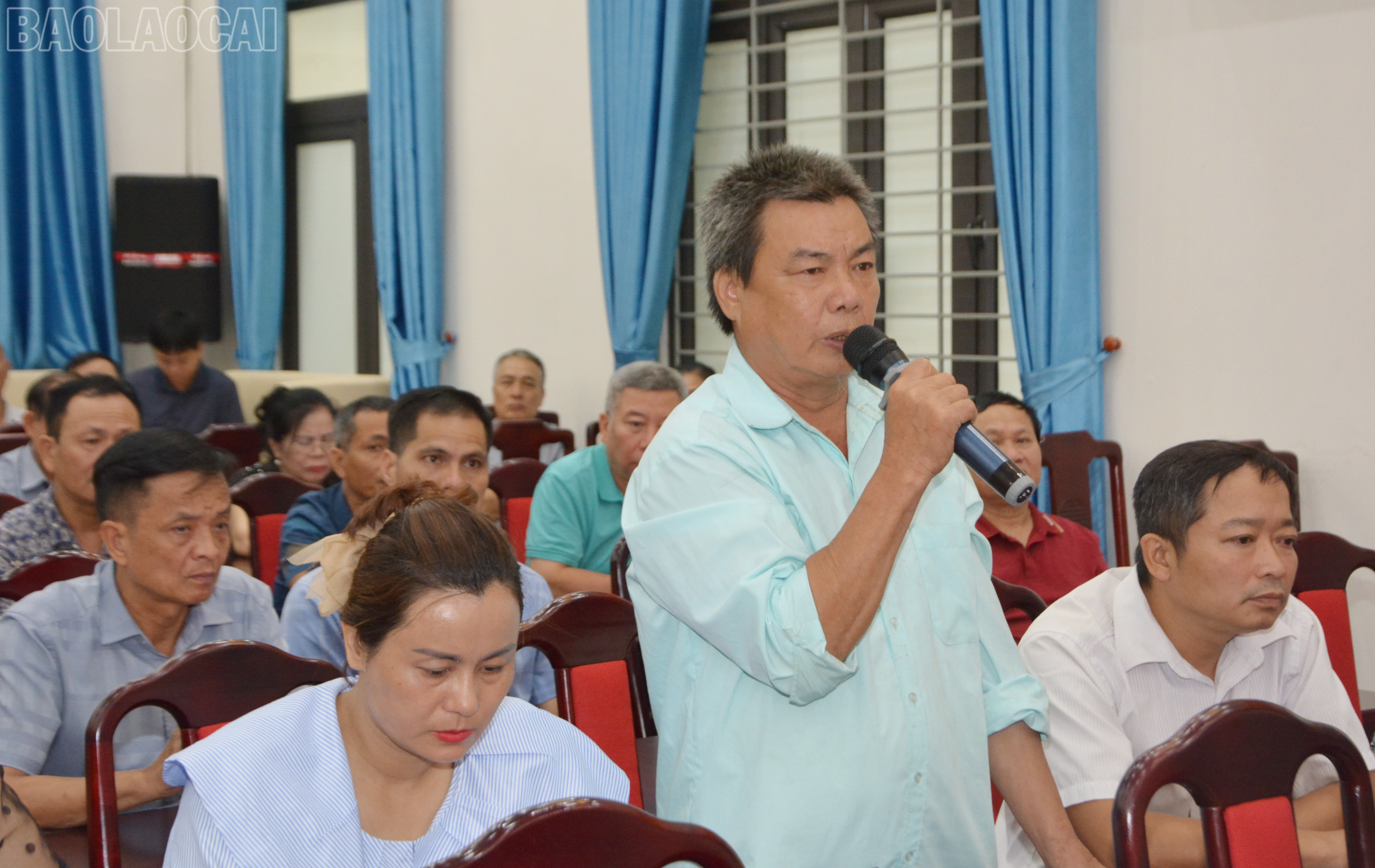 Các cử tri phát biểu ý kiến. baolaocai-tl_dsc-6875.jpg