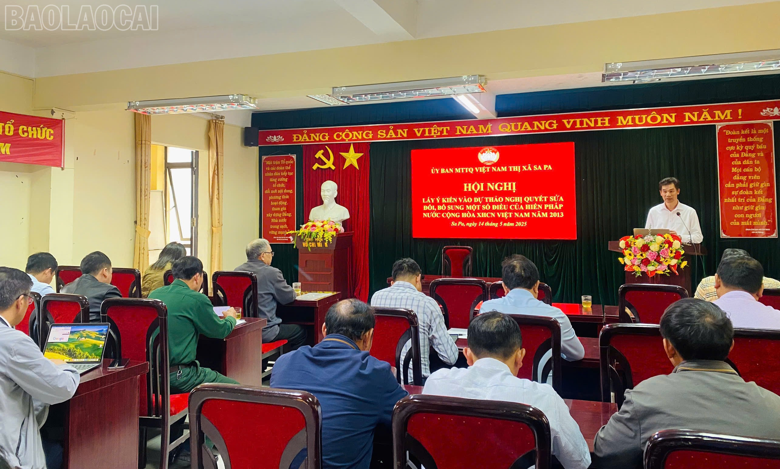 Ủy ban MTTQ Việt Nam thị xã Sa Pa tổ chức hội nghị lấy ý kiến về Dự thảo Nghị quyết sửa đổi, bổ sung một số điều của Hiến pháp năm 2013. baolaocai-tl_z6600969130757-a9fb84bc420ea739c2dd751d476e4028.jpg
