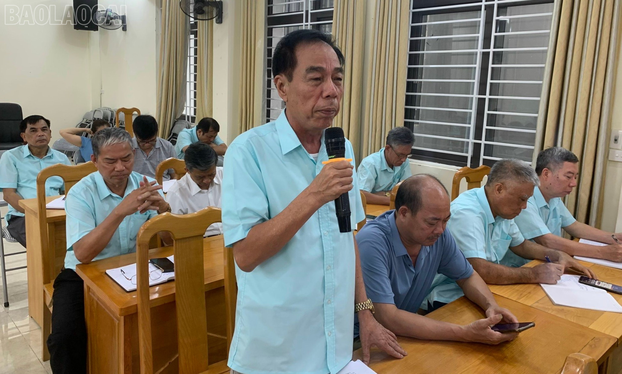 Đại biểu đóng góp ý kiến tại Hội nghị lấy ý kiến sửa đổi, bổ sung Hiến pháp năm 2013 do Ủy ban MTTQ Việt Nam phường Kim Tân tổ chức. baolaocai-tl_z6601278972693-ce67087d0b8be6a32249a72f8e146005.jpg