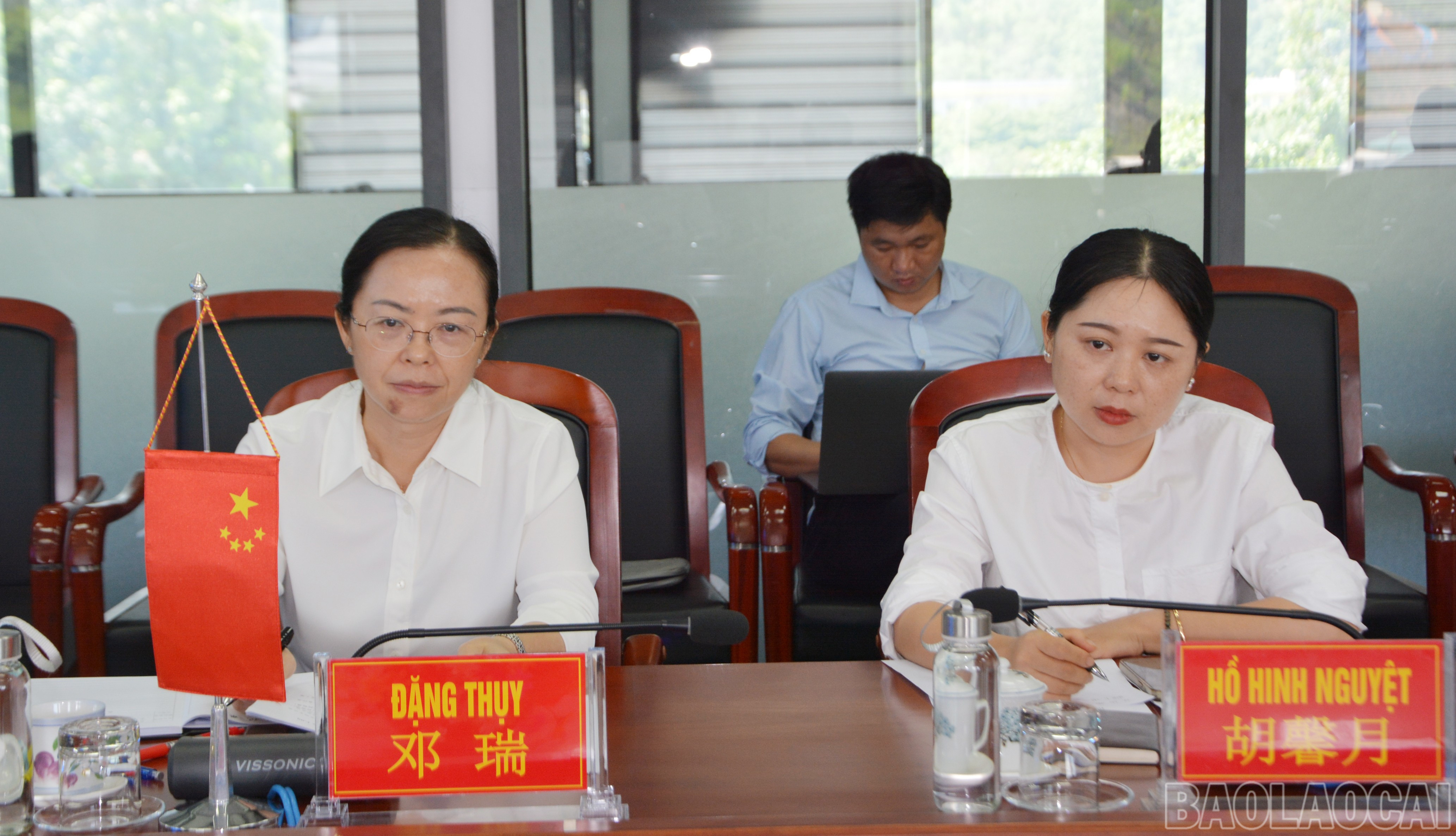 Bà Đặng Thụy, Phó Bí thư Huyện ủy, Huyện trưởng Chính quyền Nhân dân huyện Hà Khẩu phát biểu. baolaocai-br_dsc-7534.jpg