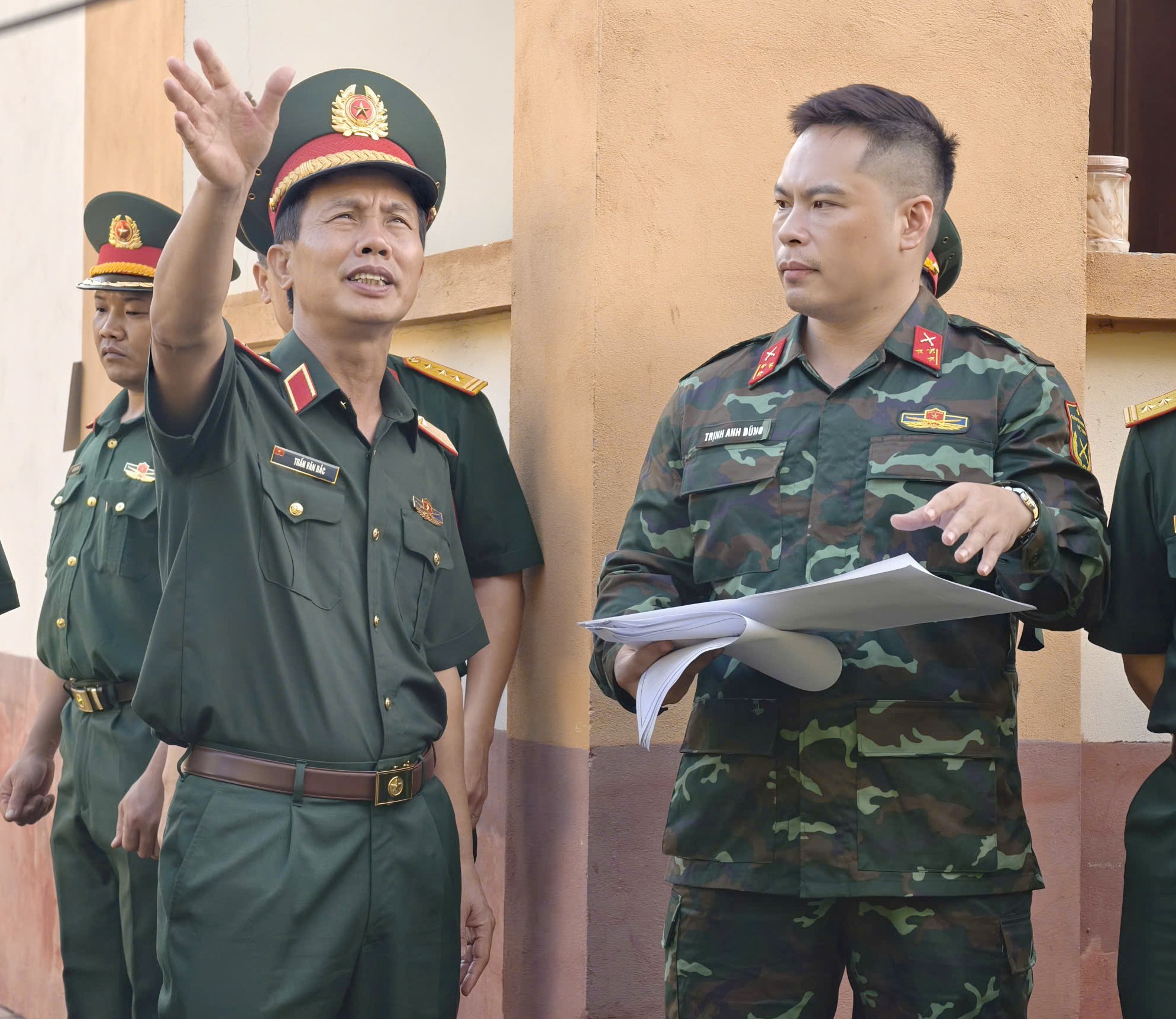 Thiếu tướng Trần Văn Bắc, Tư lệnh Quân khu 2 chỉ đạo một số nhiệm vụ trọng tâm đối với Ban Chỉ huy Phòng thủ khu vực 3 - Bảo Yên. z6863378784323-5db1f94fdf911a34f364e3701ddb1fc8.jpg