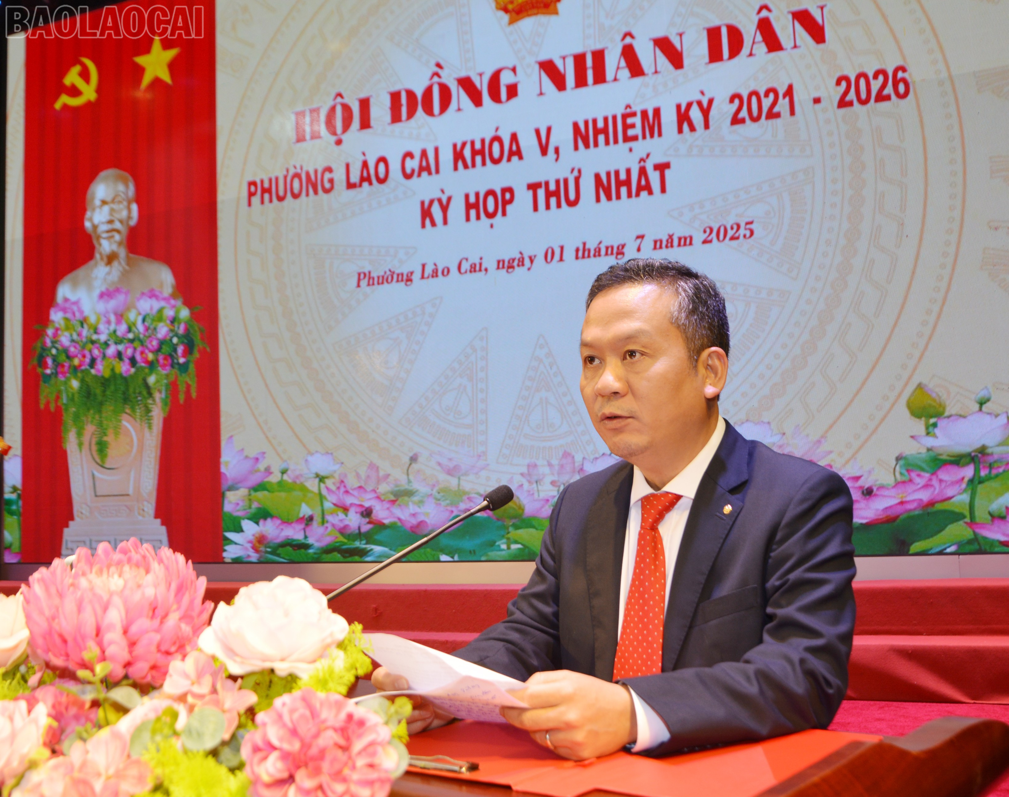 Đồng chí Nguyễn Quốc Huy, Bí thư Đảng ủy phường Lào Cai phát biểu tại kỳ họp. baolaocai-tl_dsc-7342.jpg