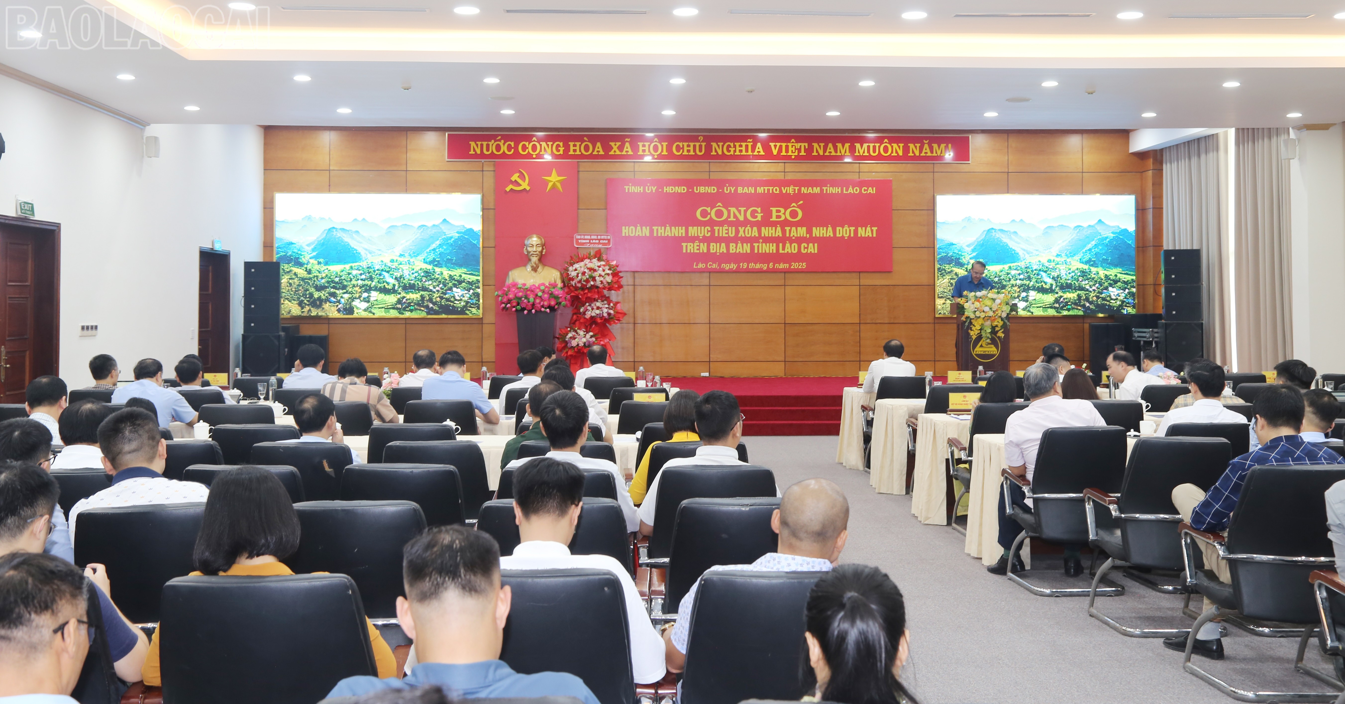 Quang cảnh lễ công bố. baolaocai-tl_img-7374.jpg