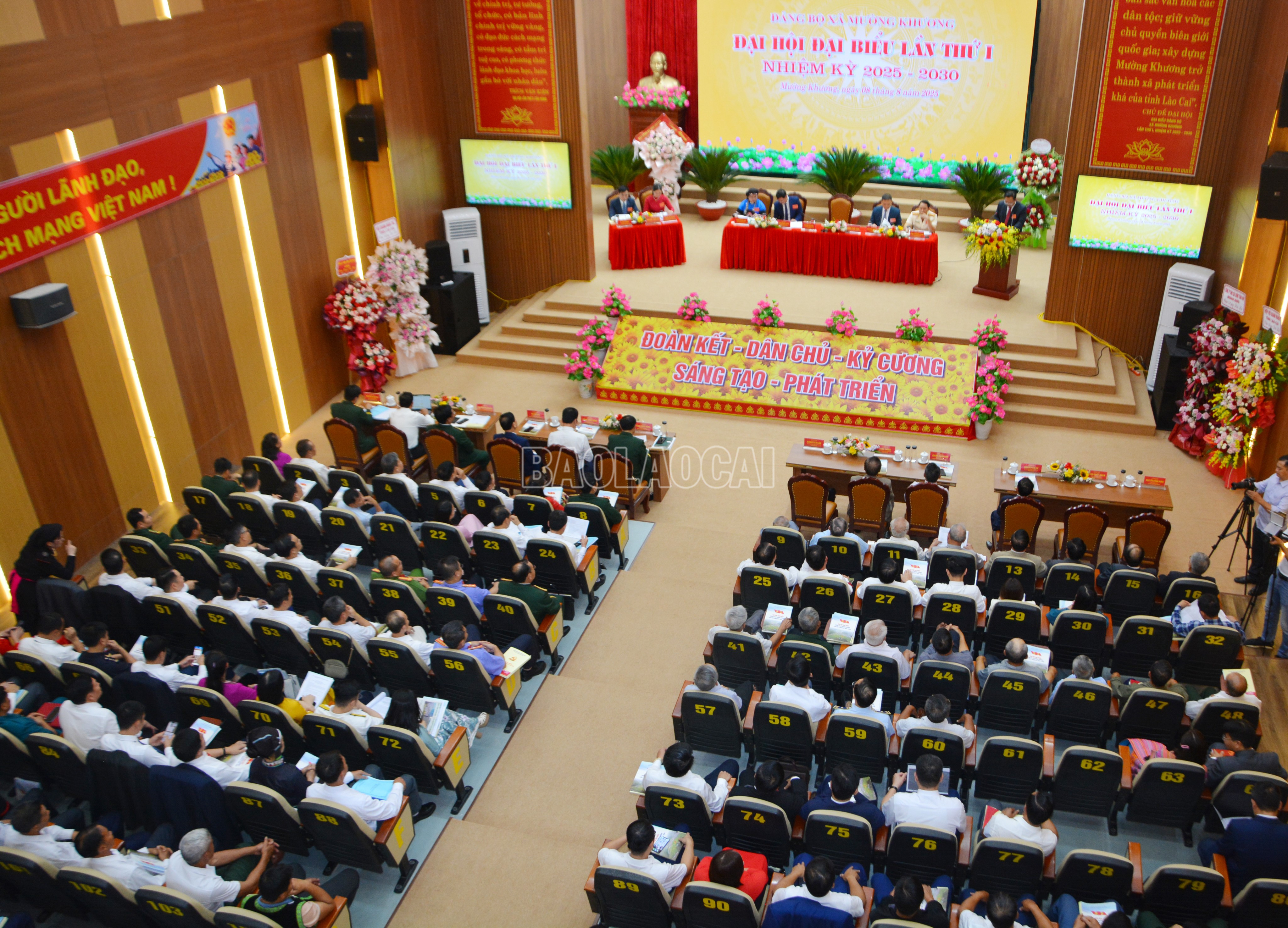 Quang cảnh đại hội. Quang cảnh đại hội.