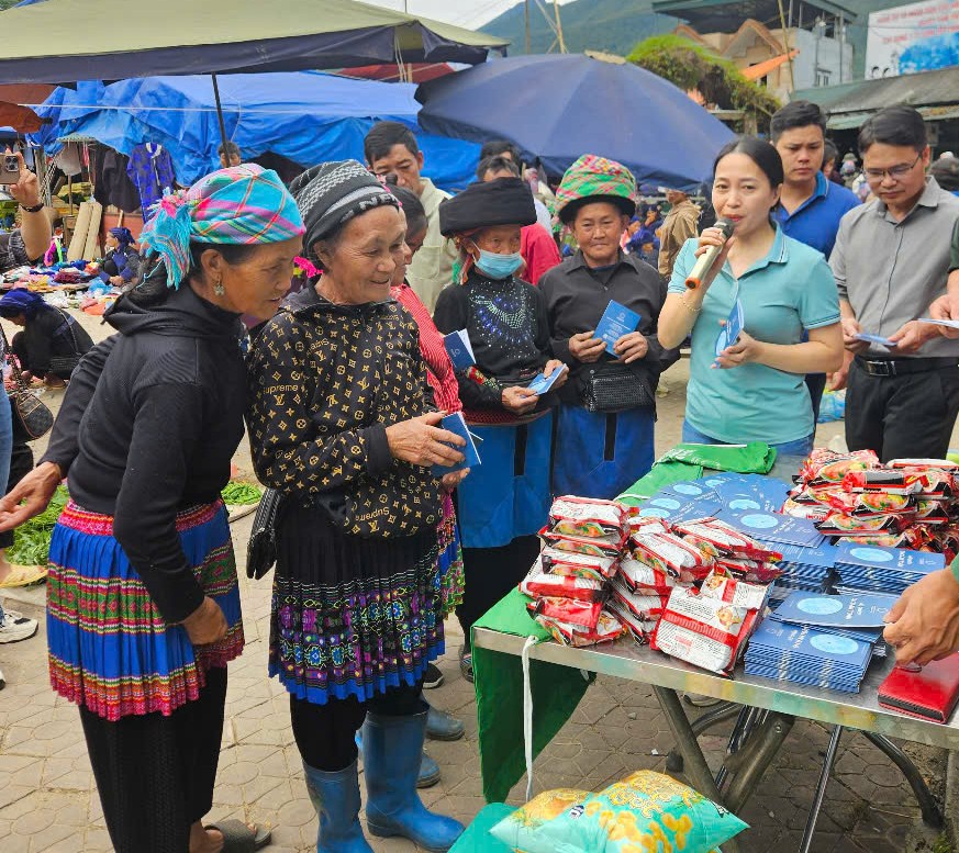 Thông qua hoạt động tuyên truyền giúp người dân nâng cao nhận thức, hành động, tích cực phòng, chống mua bán người. z6855545974621-d6afba399090e9a9f736f7ab46663d67.jpg