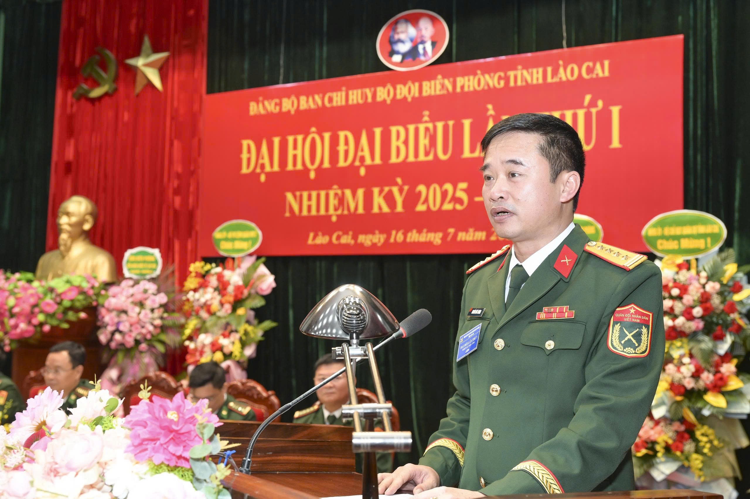 Đại tá Nguyễn Đức Cương, Phó Bí thư Thường trực Đảng ủy Quân sự tỉnh, Chính ủy Bộ Chỉ huy quân sự tỉnh phát biểu chỉ đạo đại hội. z6810517753007-1ce1c6c95a6b16e619c3f98bd8e1e1bf.jpg