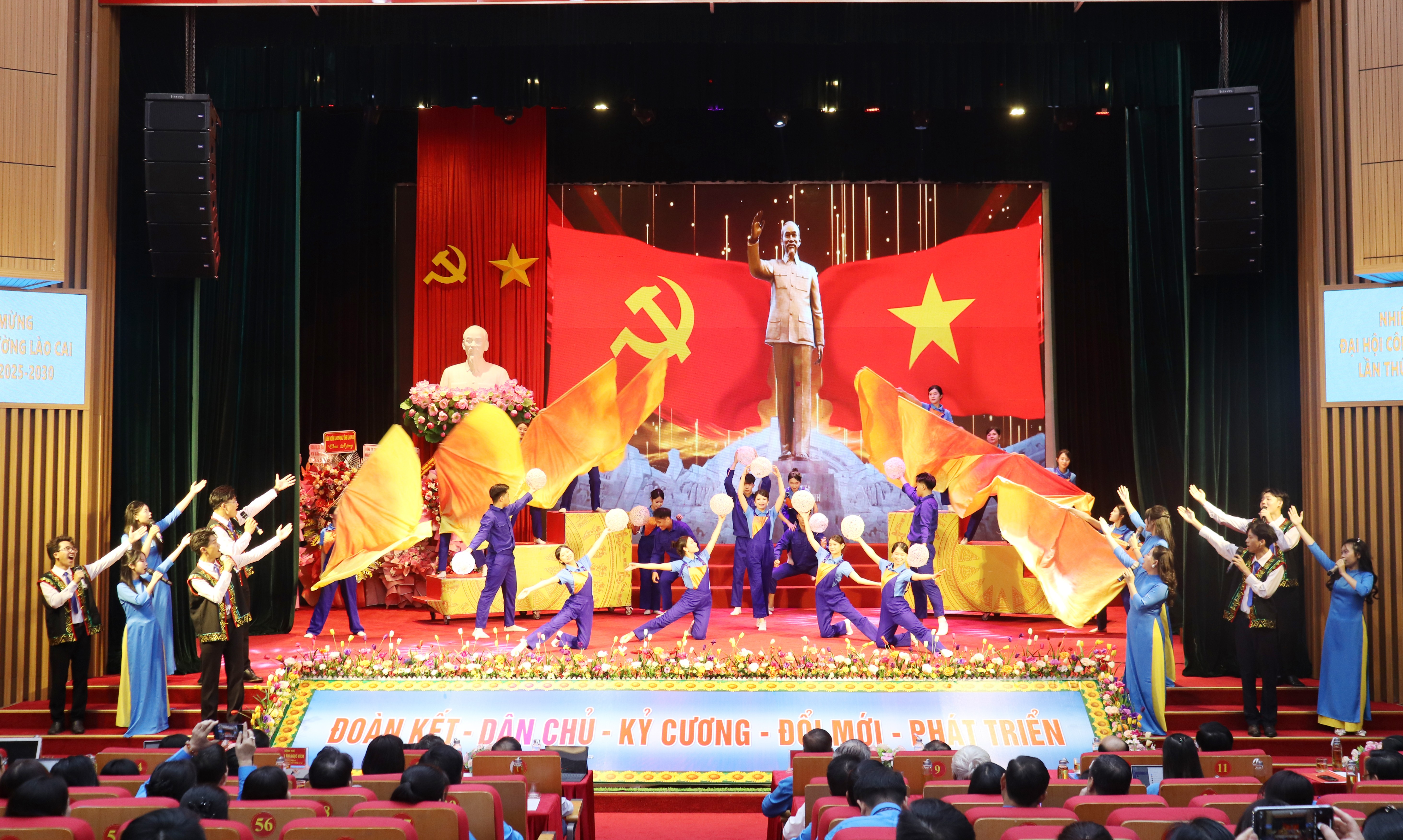Văn nghệ chào mừng Đại hội. img-7379.jpg
