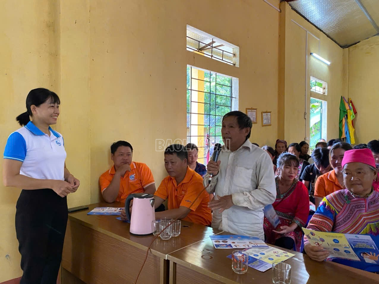 Tăng cường hoạt động truyền thông về bình đẳng giới cho người dân địa phương. baolaocai-c_z5956192776999-ceed7a605a0590232ecf68b6e6398619.jpg