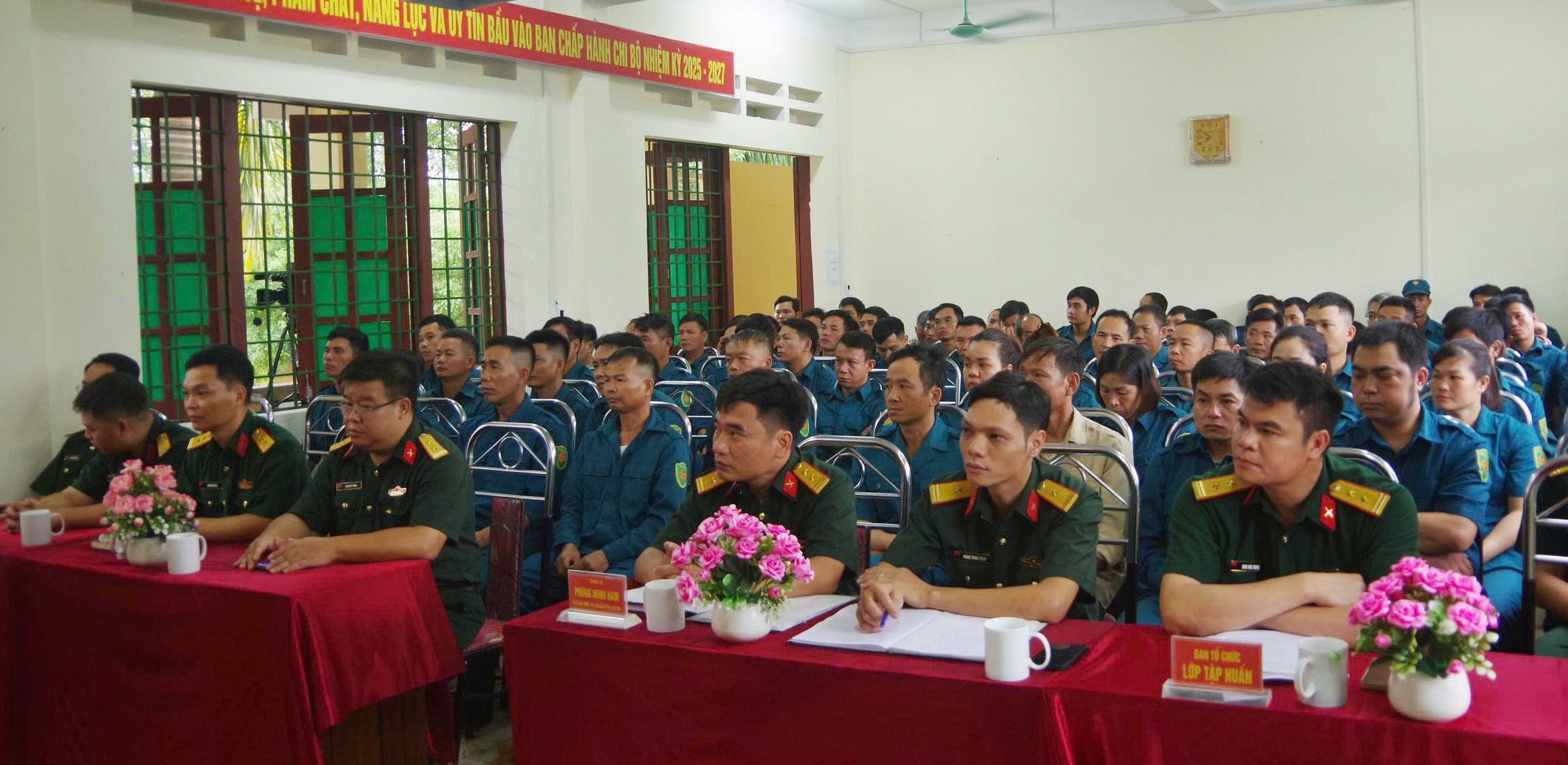 Ban Chỉ huy Phòng thủ khu vực 2 - Bảo Thắng phối hợp tổ chức các lớp tập huấn cho cán bộ dân quân tự vệ. z7090781614497-a0d4367bc256a796b6c27b453e8323d1.jpg