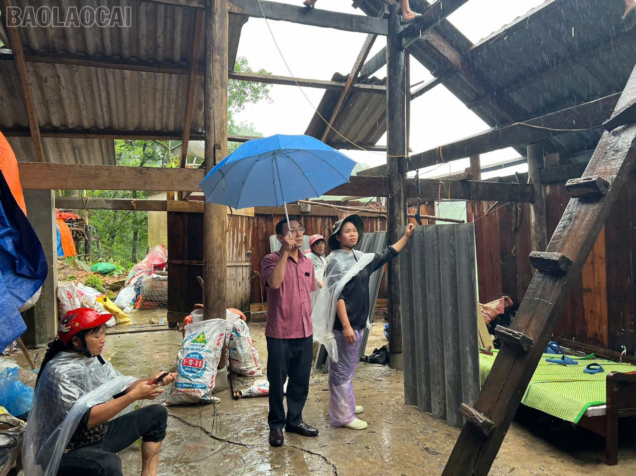 Mưa lũ khiến nhiều nhà dân tại xã Cốc San bị ảnh hưởng. baolaocai-tl_z7064885441765-54e47c736fc062e58c2ef9f2d69e0068.jpg