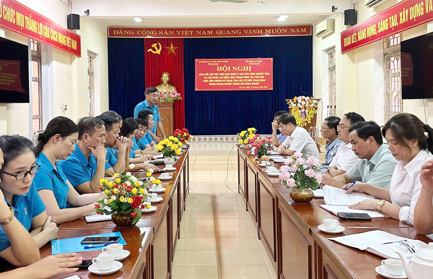 Quang cảnh hội nghị (ảnh Liên đoàn Lao động tỉnh cung cấp). z7014422760854-680810a67f8b1180411753cc7b2f38ec.jpg