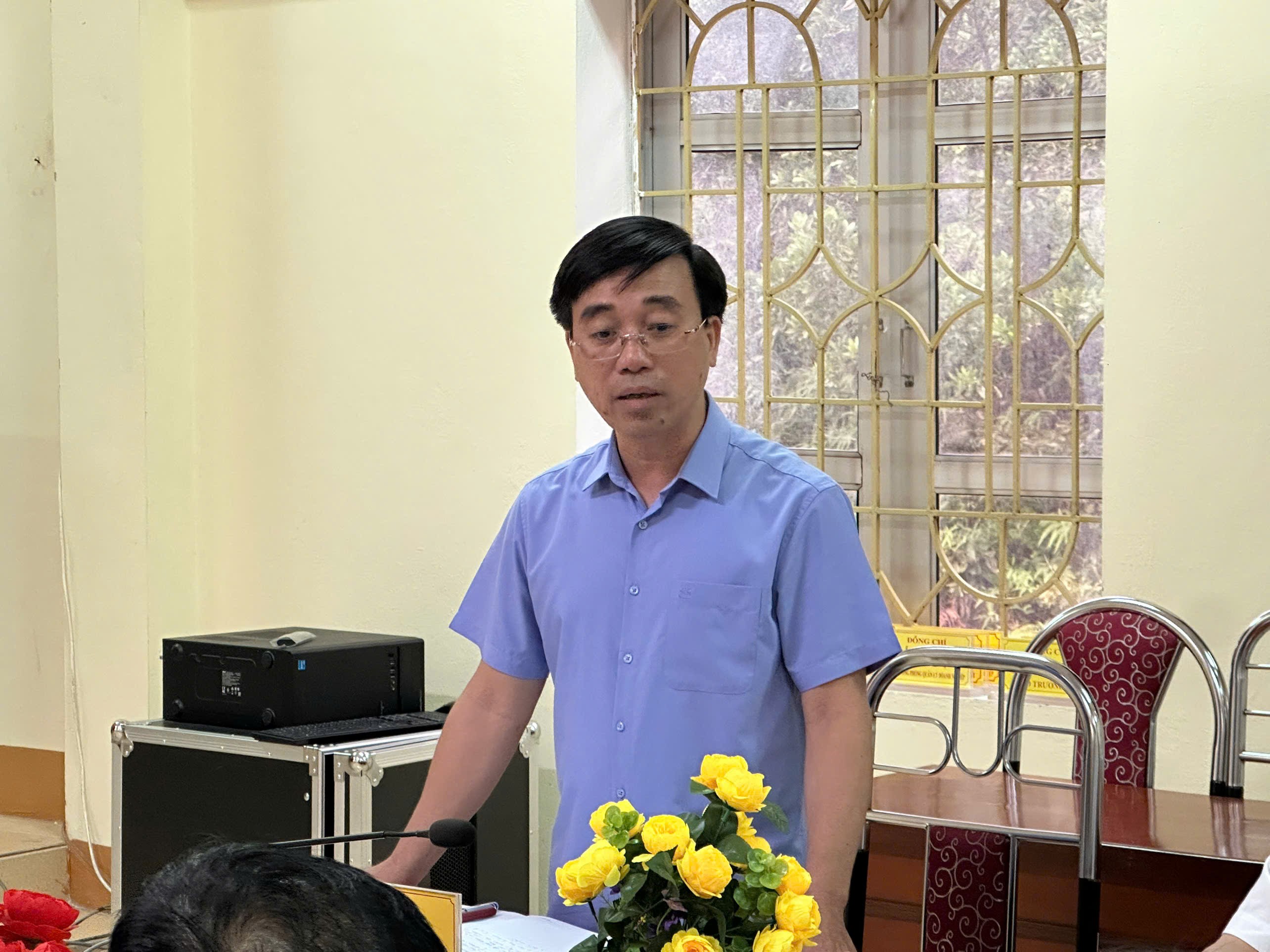 Lãnh đạo Ban Quản lý Các khu công nghiệp tỉnh phát biểu ý kiến tại hội nghị (ảnh Liên đoàn Lao động tỉnh cung cấp). z7014422758463-f449f321d6738fe79ee439cf42131e8e.jpg