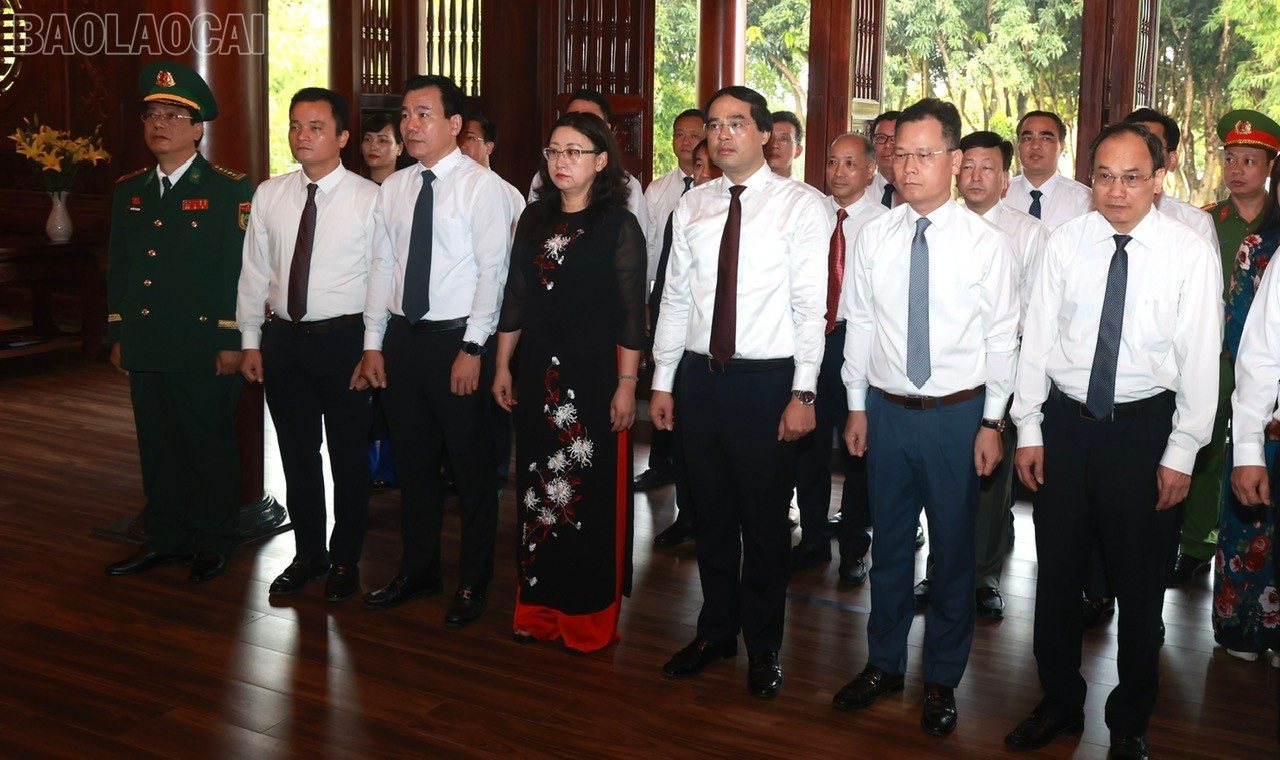 Đoàn đại biểu tỉnh Lào Cai tham dự Lễ dâng hương tưởng niệm Chủ tịch Hồ Chí Minh. baolaocai-tl_z6844940443301-ec7cf817631c72cb18c67f155e0475e1.jpg