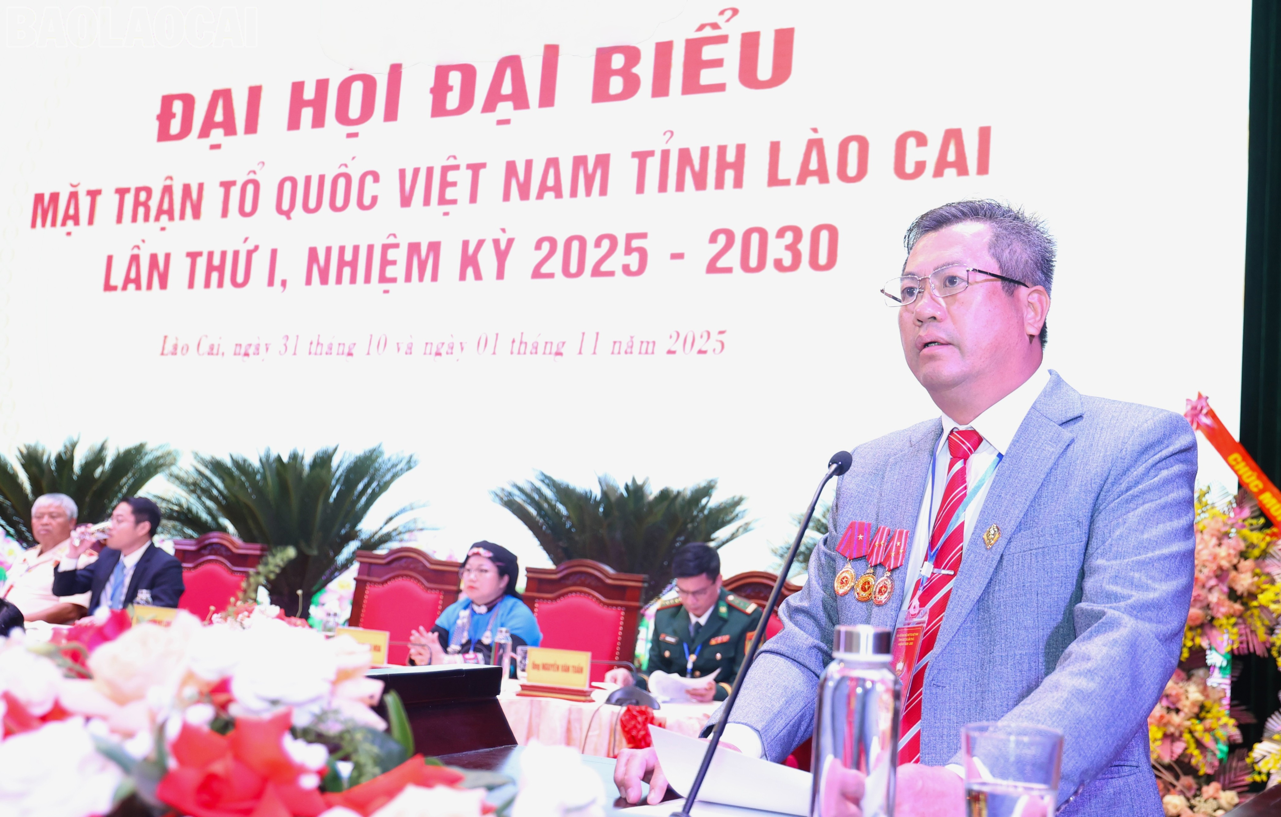 Ông Nguyễn Huy Long tham luận tại đại hội. baolaocai-tl_z7177442137884-7cbc54b584e3476421b79ab5ac229062.jpg