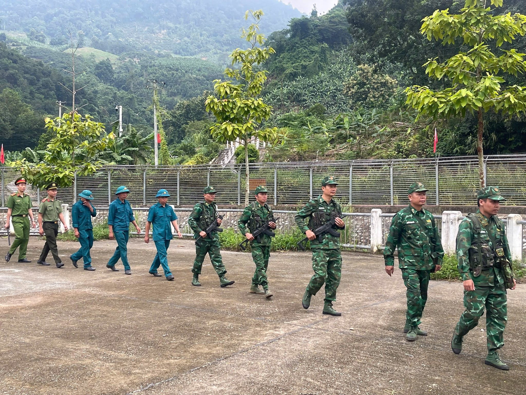 Cán bộ, chiến sĩ các đơn vị thi đua thực hiện nhiệm vụ chính trị đạt kết quả cao nhất. 2.jpg