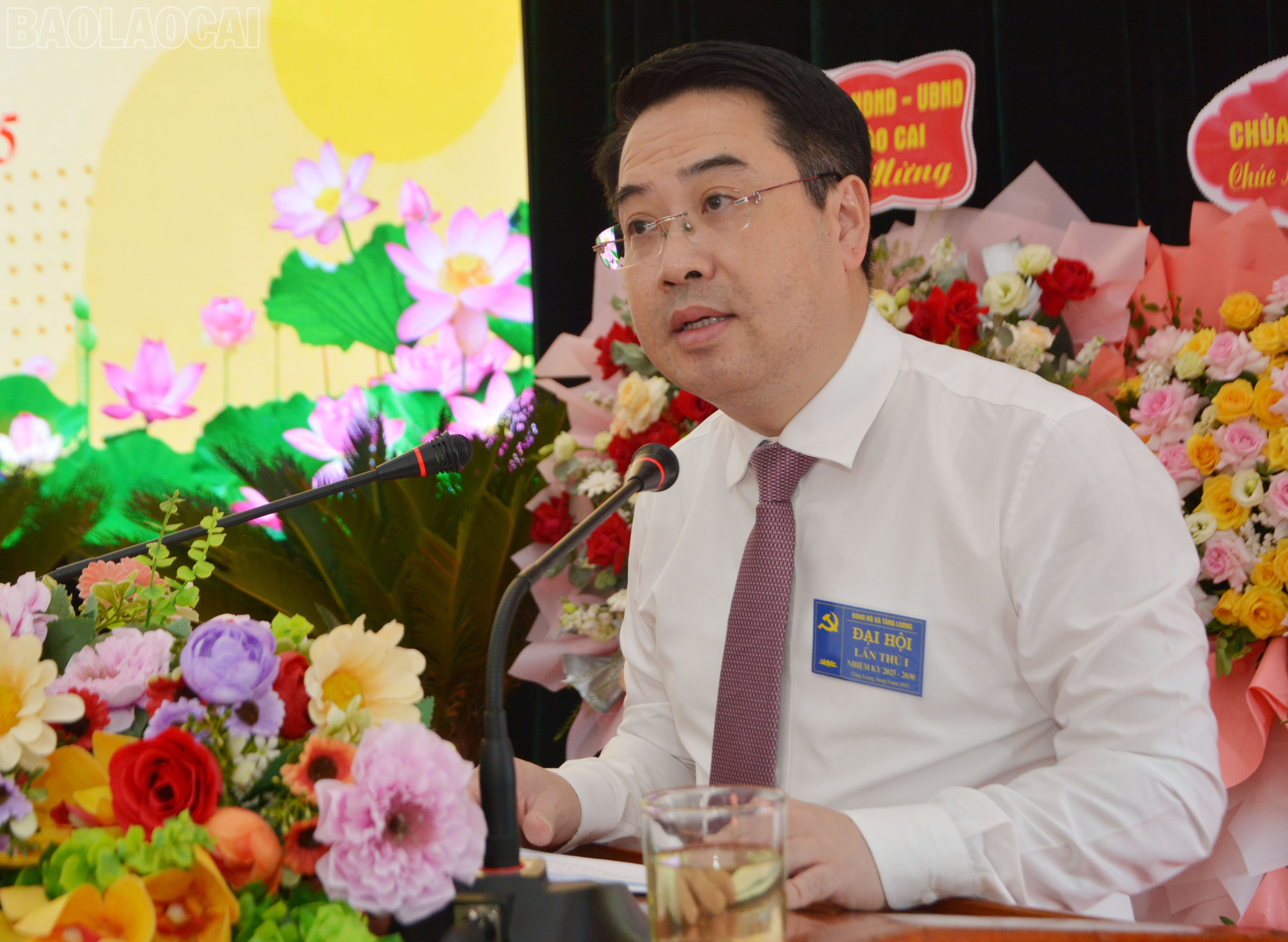 Đồng chí Nguyễn Tuấn Anh, Phó Bí thư Tỉnh ủy phát biểu chỉ đạo đại hội. baolaocai-tl_dsc-8238.jpg