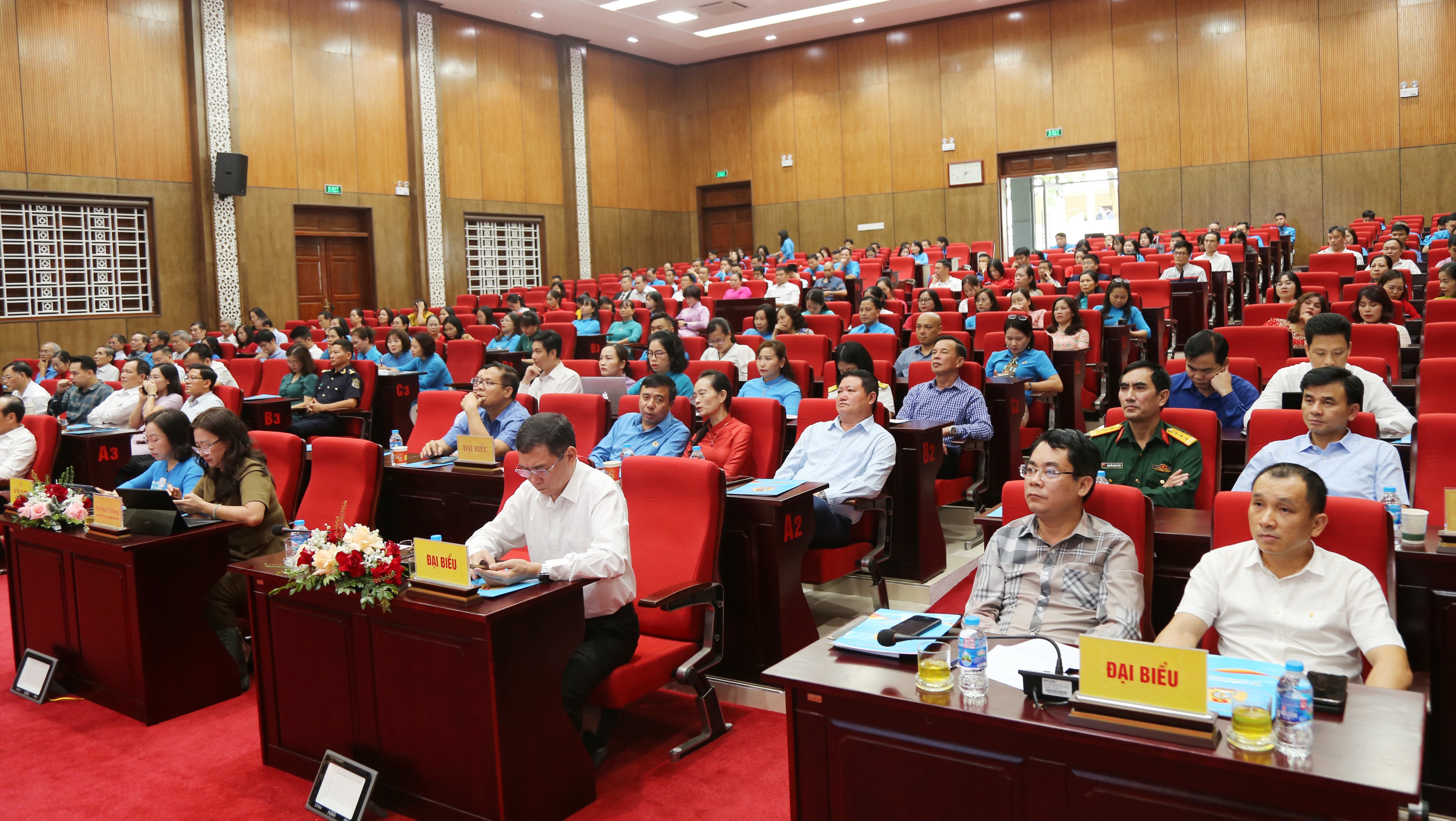 Đại biểu dự hội nghị. img-3255.jpg