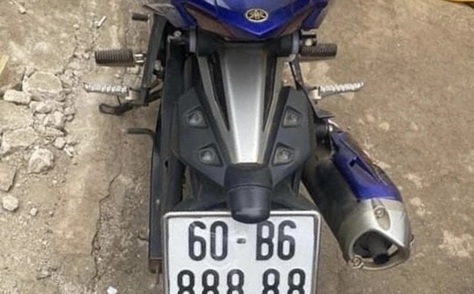 Chiếc xe Exciter đeo biển ngũ quý 8 trùng với biển số xe Yaz do ông Ph. sở hữu.