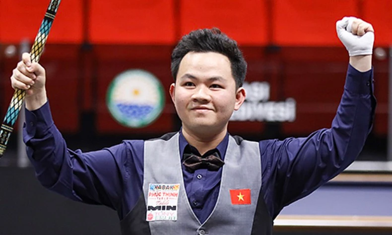 Cơ thủ Bao Phương Vinh ăn mừng chiến thắng.