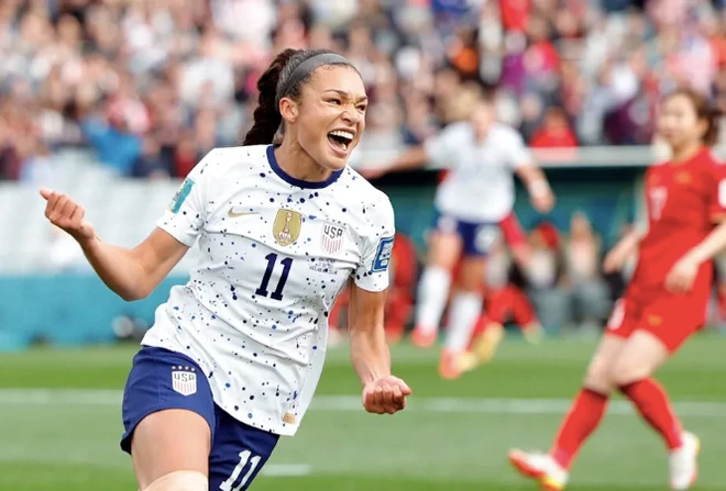 Sophia Smith ăn mừng bàn mở tỉ số.