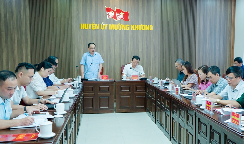 Ban Nội chính Tỉnh ủy làm việc với Ban Thường vụ Huyện ủy Mường Khương về công tác phòng, chống tham nhũng. Ảnh: Kim Huệ TN227233.jpg