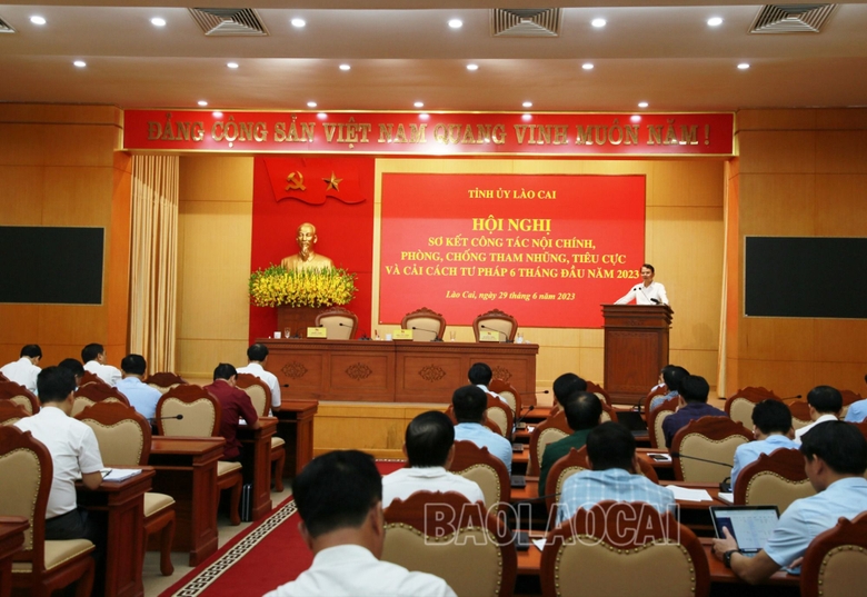 Tỉnh ủy tổ chức sơ kết công tác nội chính, phòng, chống tham nhũng, tiêu cực và cải cách tư pháp 6 tháng đầu năm 2023. Ảnh: Thúy Phượng TN227231.jpg