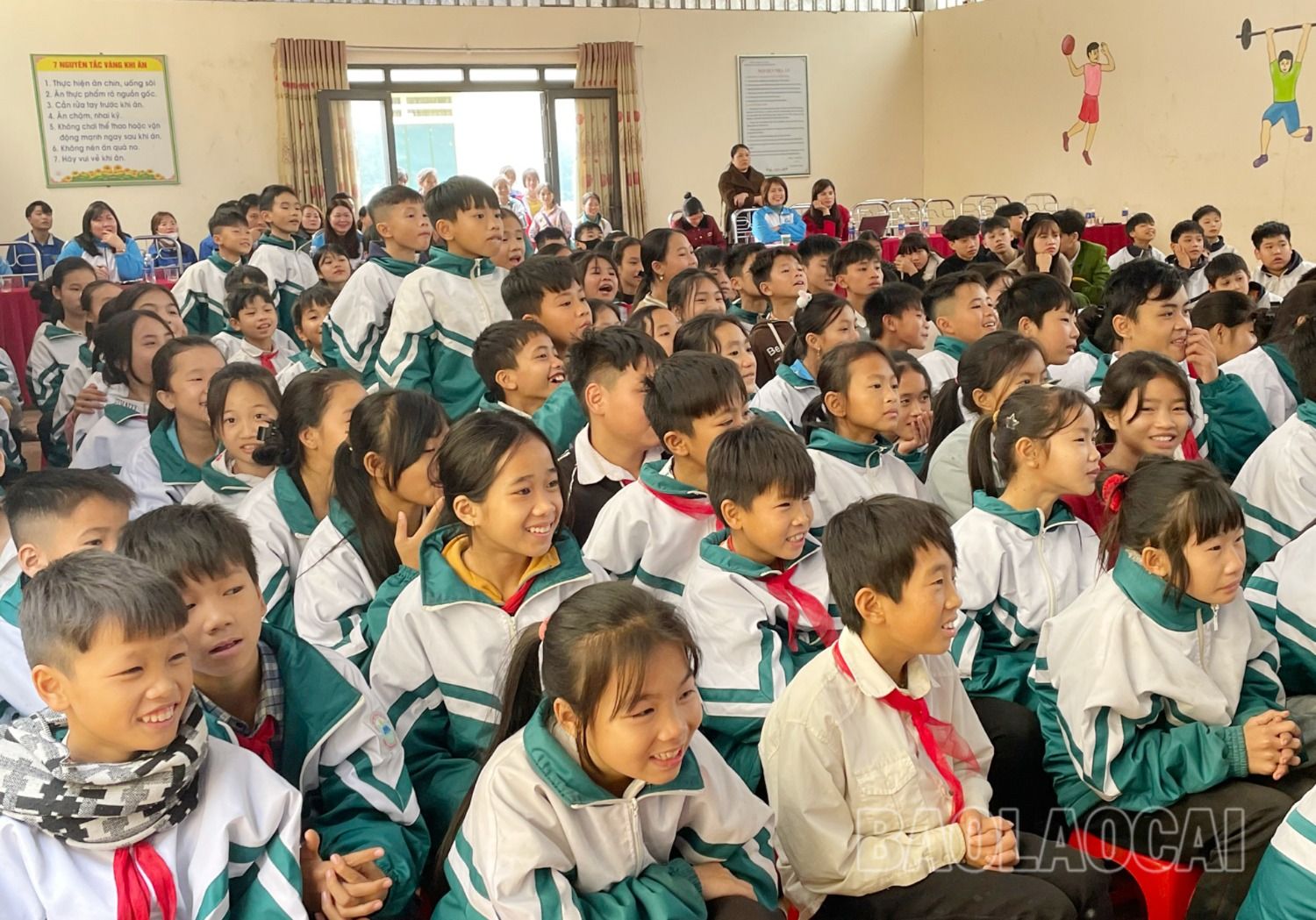 Các em học sinh hào hứng tham gia chương trình. 1-774-999.jpg