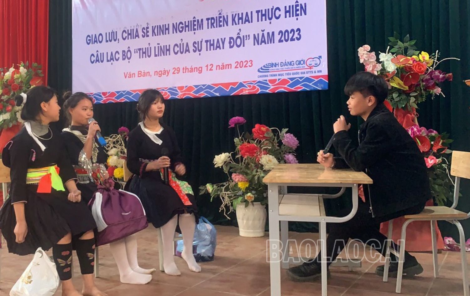 Những vấn đề về "Quyền trẻ em" được giải quyết qua góc nhìn của trẻ em. 2-4112-4966.jpg