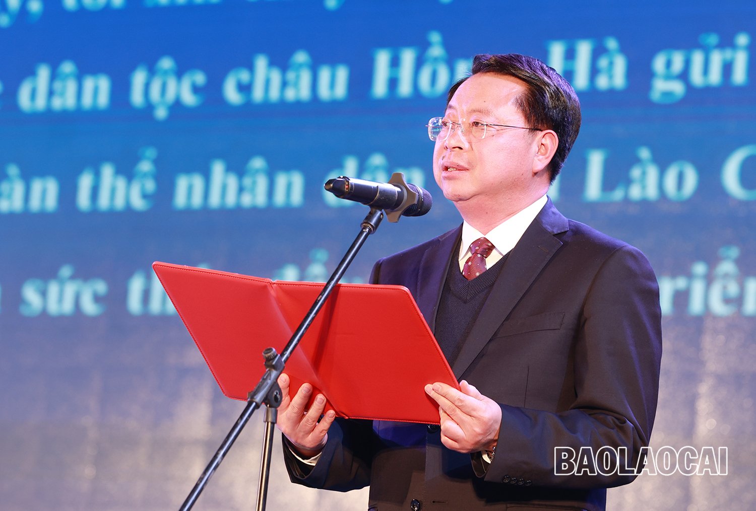Đồng chí Triệu Thụy Quân, Bí thư Châu ủy Hồng Hà phát biểu tại chương trình. z5118039541607_24aa999dd602918f9179171f76e87973.jpg