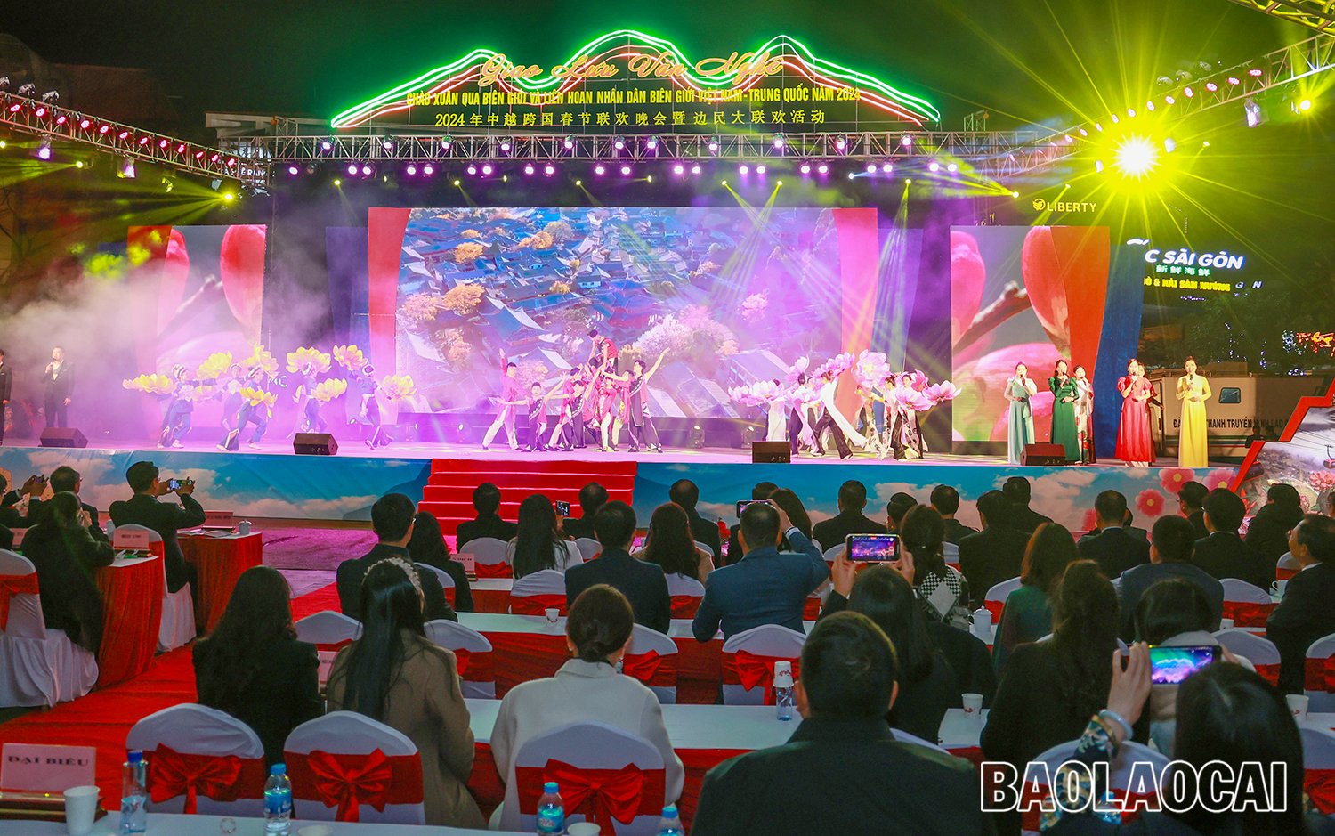 Quang cảnh chương trình. z5118039515773_452cd320cf620bd04b036d2f2a4e2fa3.jpg