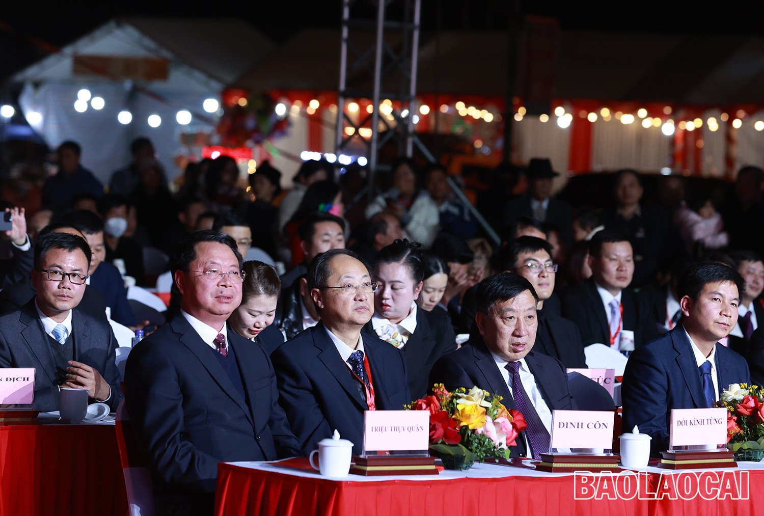 Đại biểu dự chương trình. z5118039366604_aded585181e9d7642bfd1ec8799b3dc8.jpg